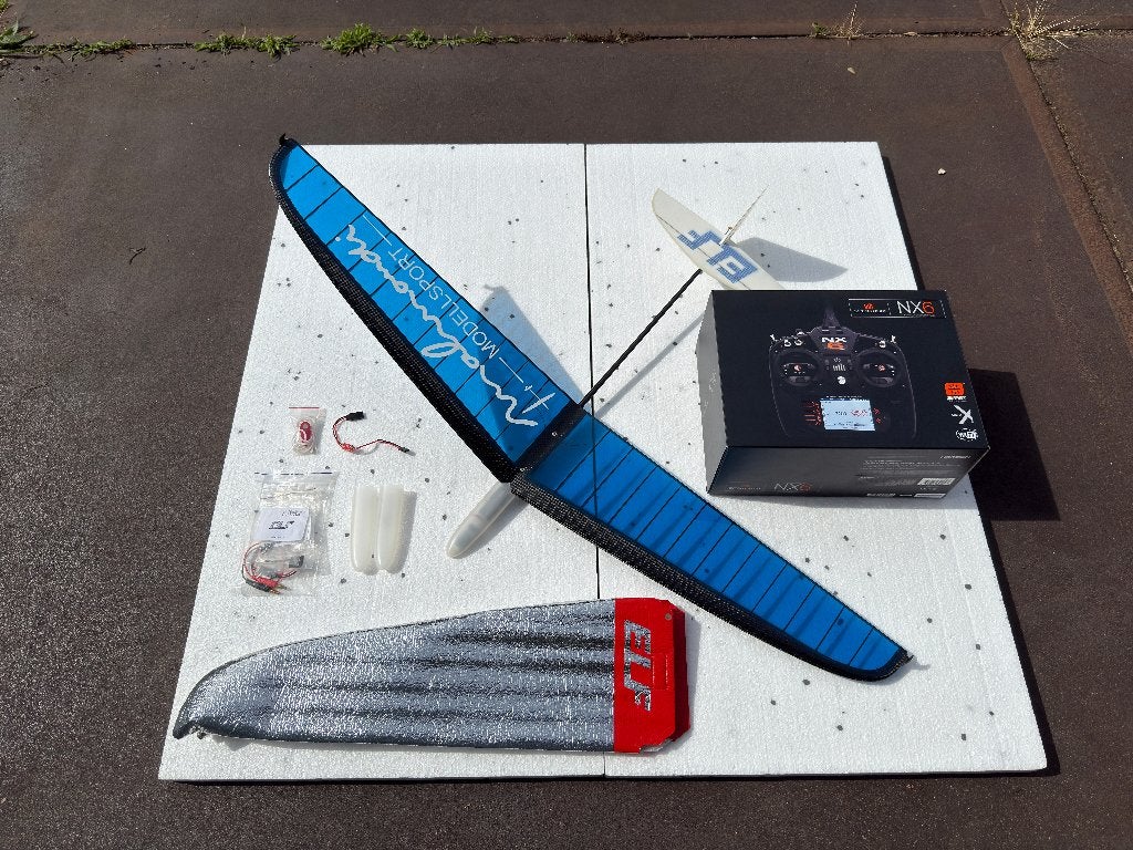ELF DLG (Vladimir's models) + zender Spektrum NX6 nieuwstaat, Hobby en Vrije tijd, Modelbouw | Radiografisch | Vliegtuigen, Ophalen