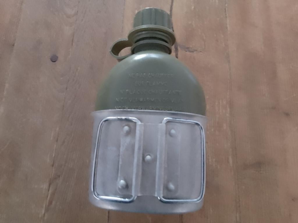 VELDFLES met VELD BEKER, Verzamelen, Militaria | Algemeen, Landmacht, Overige typen, Nederland, Ophalen of Verzenden