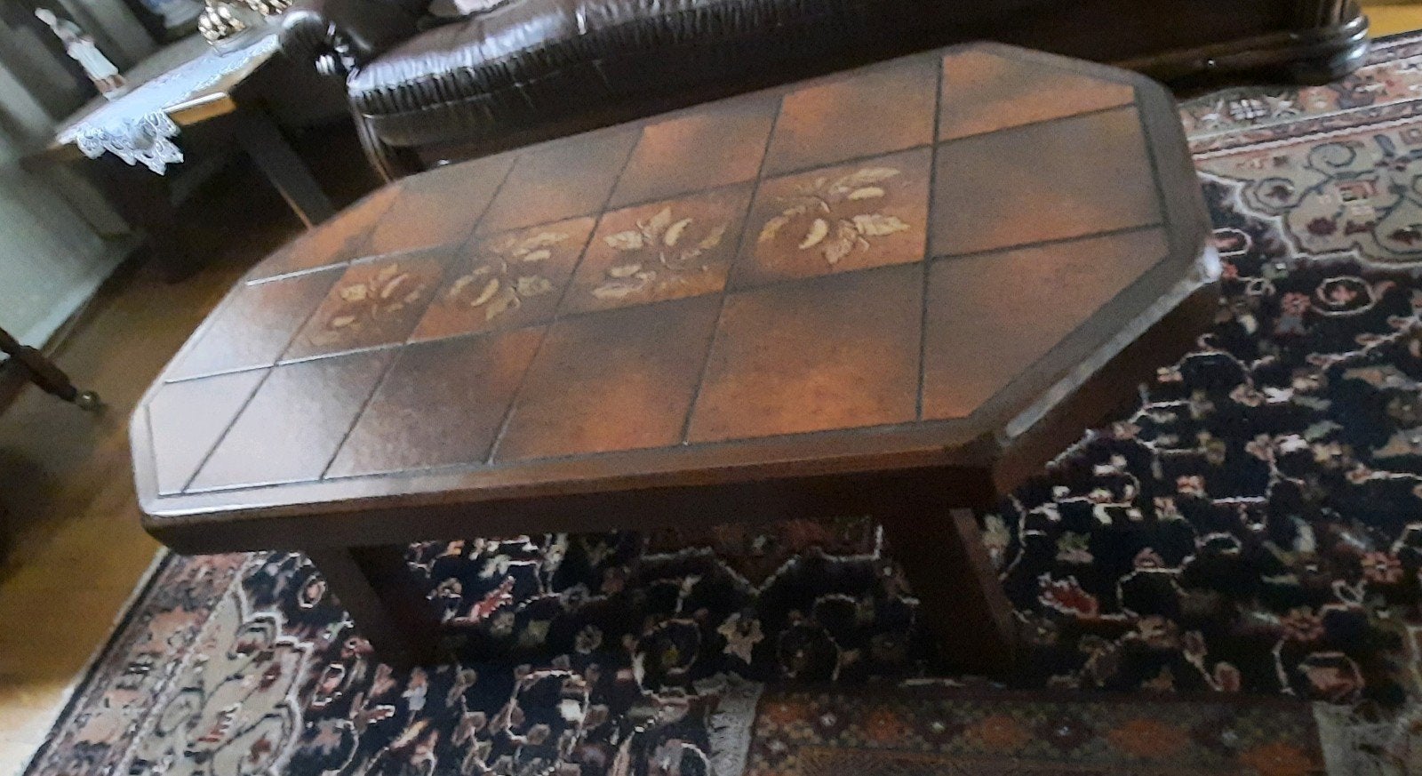 Antieke salontafel met tegels, Ophalen
