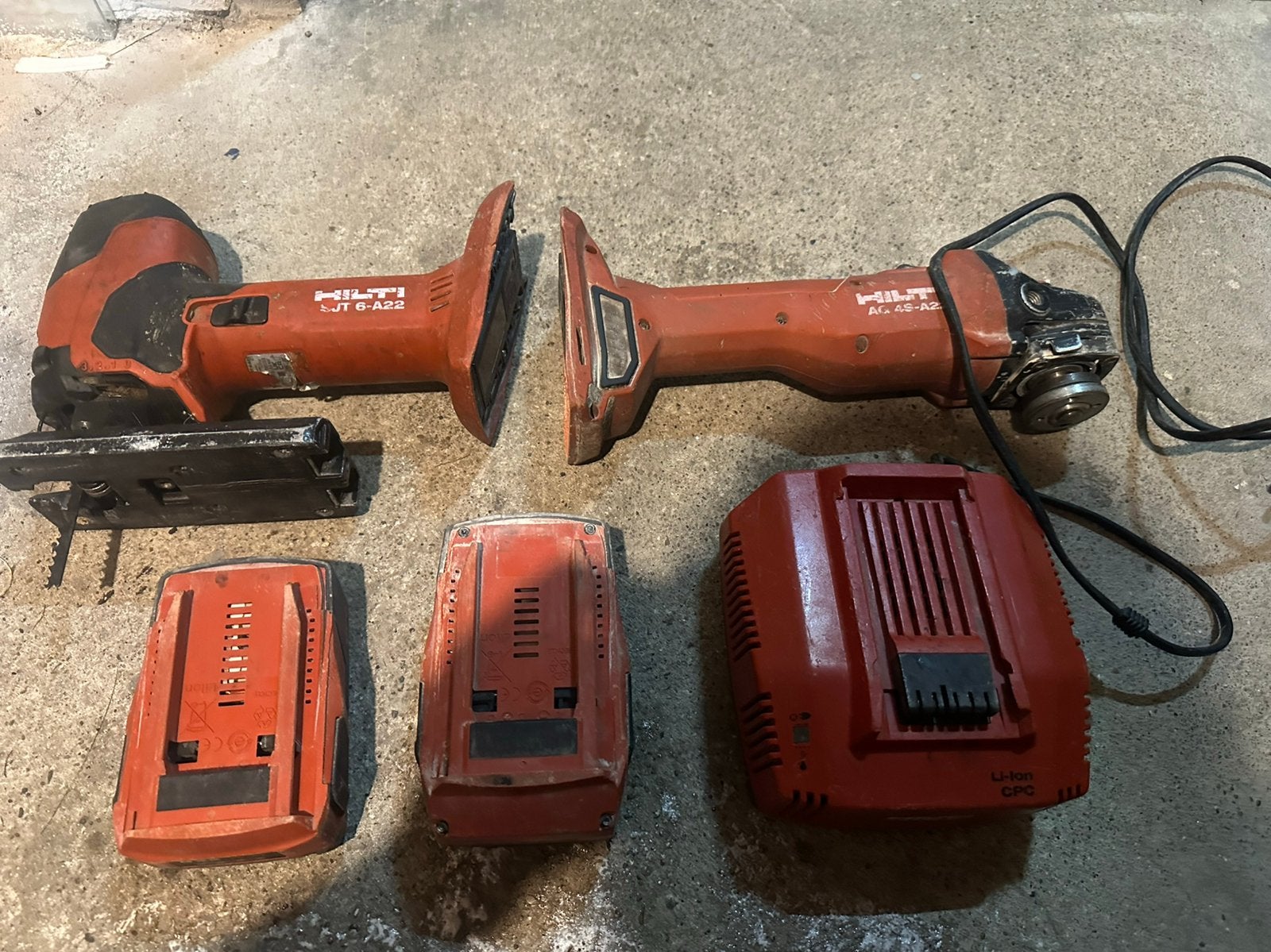 Hilti slijptol en decoupeerzaag met 2accu en oplader, Ophalen of Verzenden, Gebruikt, Boormachine