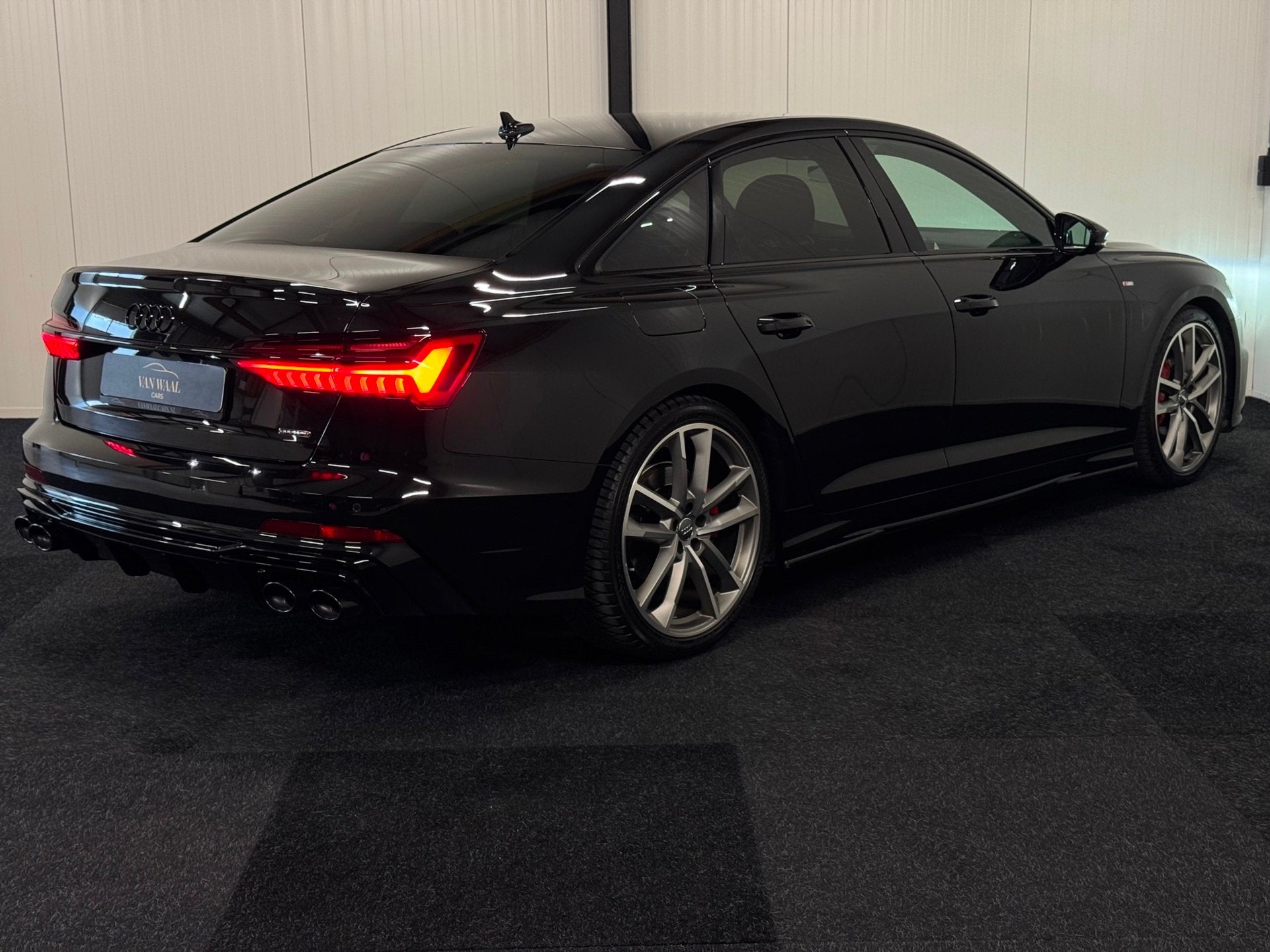 Audi A6 Limousine 55 TFSI e quattro Competition S-line B&O|M, Auto's, Automaat, Dealer onderhouden, Gebruikt, 4 cilinders
