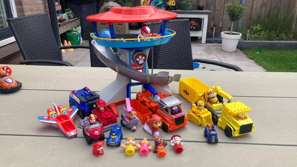 Paw patrol uitkijktoren met een hoop auto’s en poppetjes, Ophalen of Verzenden, Jongen of Meisje