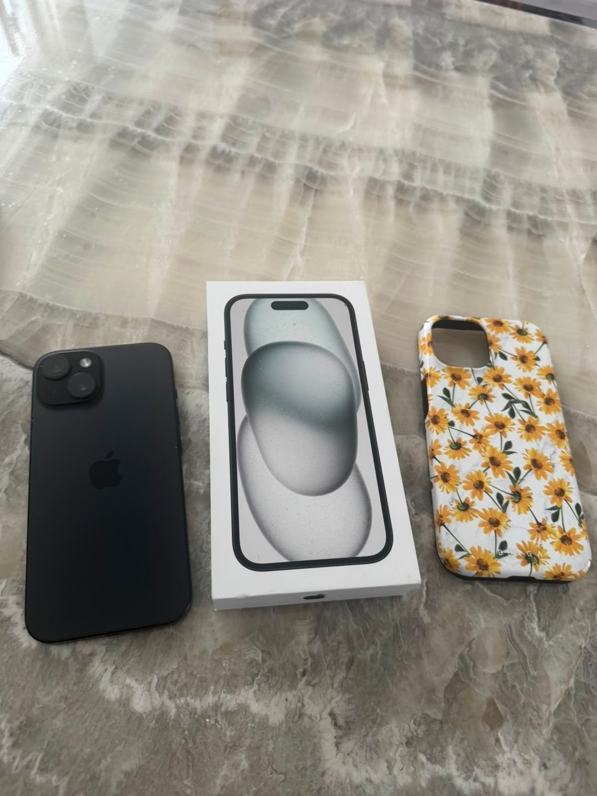 iPhone 15 met ongebruikte Burga hoesje en laadkabel, 128 GB, IPhone 15, Zwart, Ophalen of Verzenden