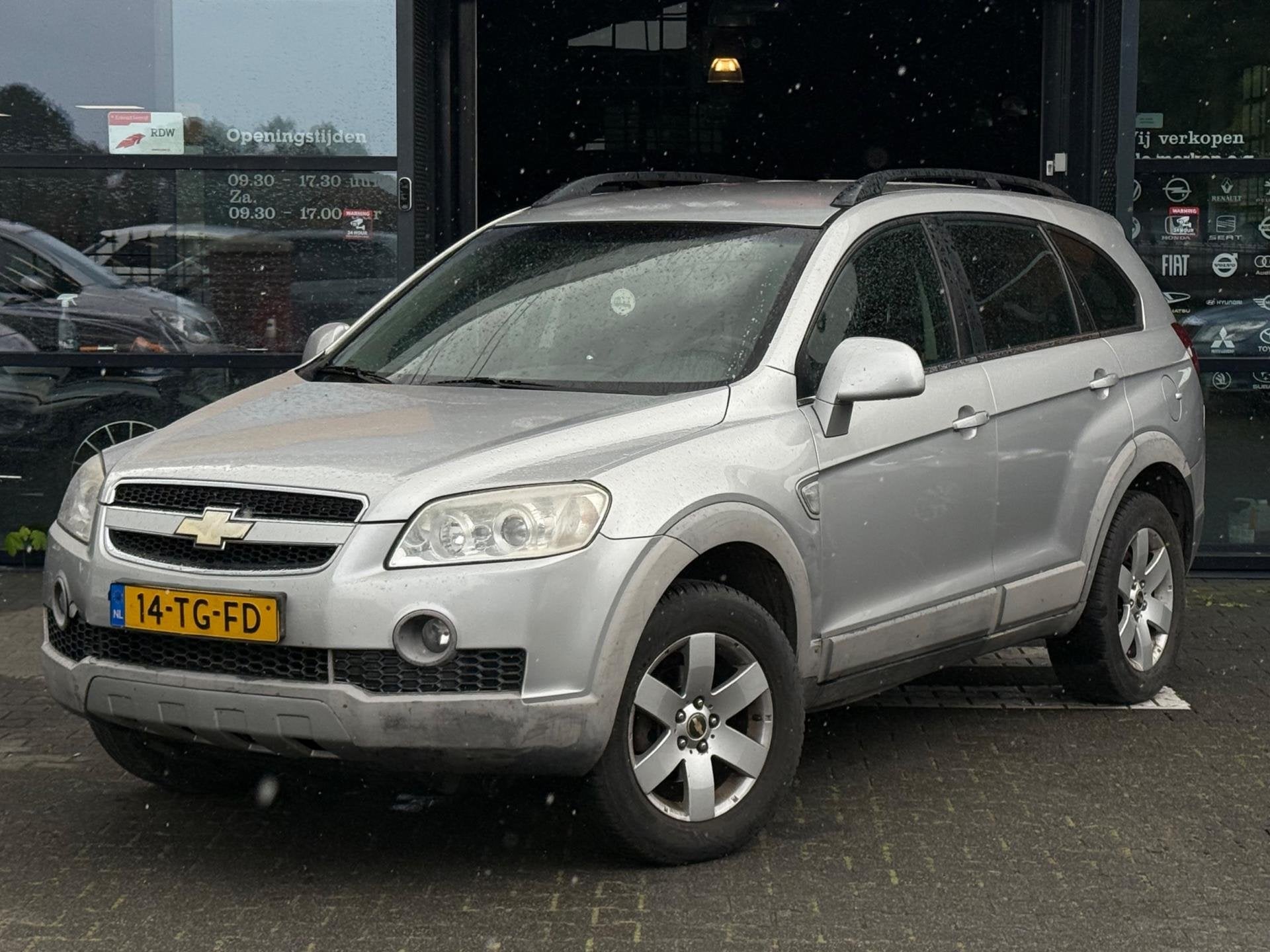 Chevrolet Captiva 2.4 Intro Edition 2WD APK 5-5-26/LPG3/STLV, Voorwielaandrijving, Gebruikt, Zwart, 4 cilinders