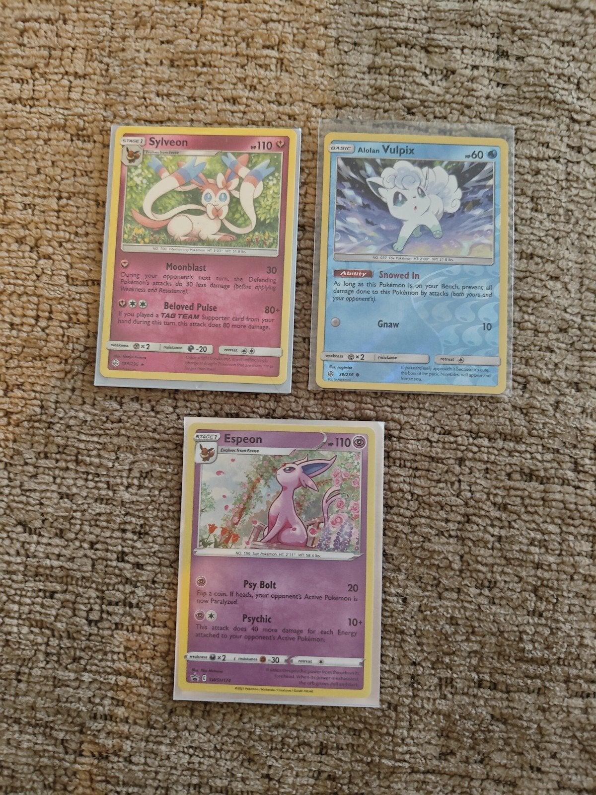 Sylveon, Alolan Vulpix en Espeon Pokémon kaarten, Ophalen of Verzenden, Zo goed als nieuw, Meerdere kaarten