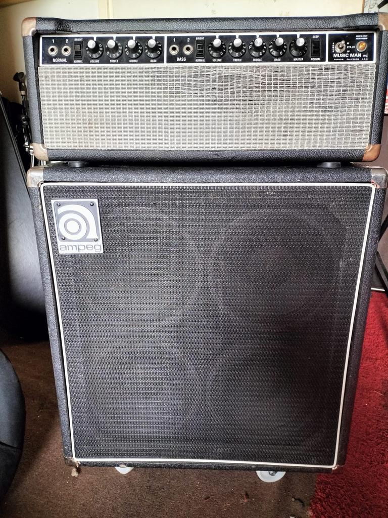 Music Man HD-130 buizenversterker met Ampeg 4x10” cab, Muziek en Instrumenten, Versterkers | Bas en Gitaar, Ophalen of Verzenden