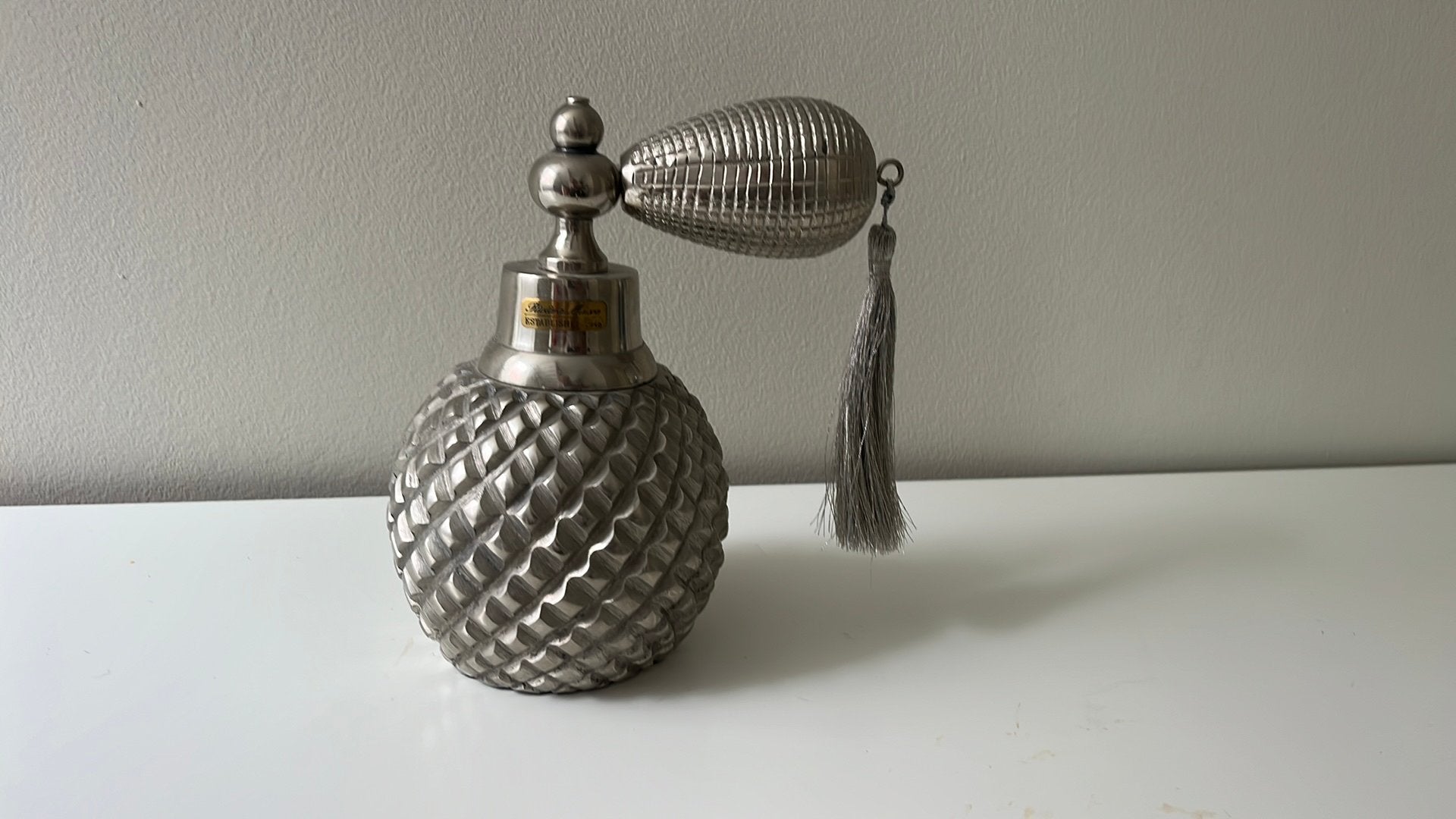 Rivièra Maison RM Lovely Perfume Bottle, Ophalen of Verzenden, Zo goed als nieuw, Zilver, Overige materialen