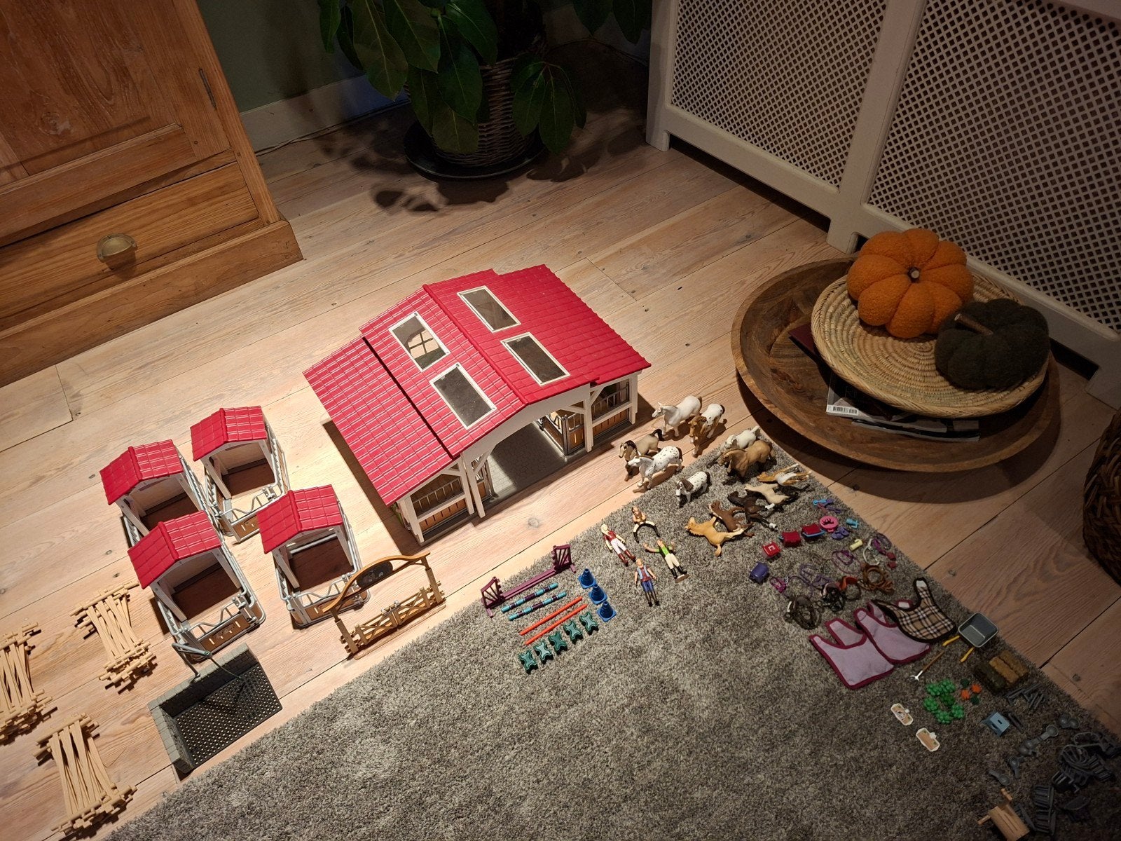 Grote Schleich paardenstal met veel accessoires, Ophalen of Verzenden, Gebruikt