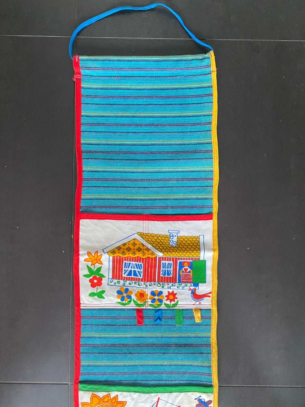 Vintage zelfgemaakte textiele wandhanger / opbergzak, Vintage, Gebruikt, Meerkleurig, Ophalen of Verzenden