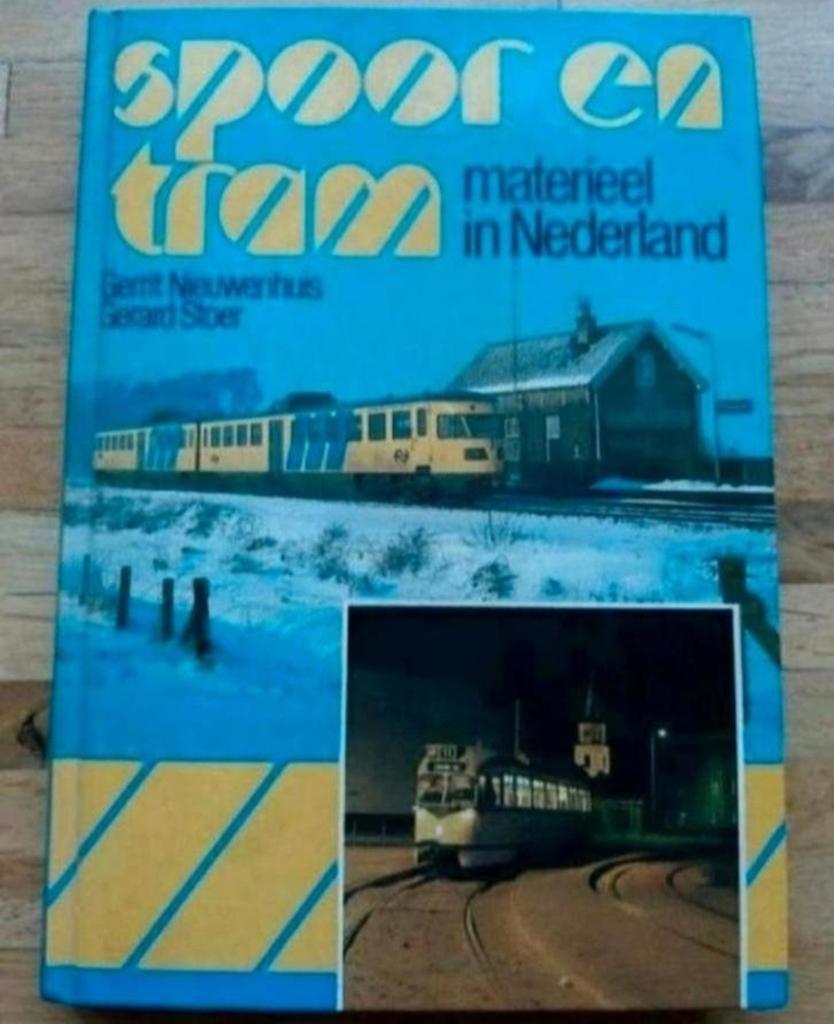 Het boek Spoor en tram materieel in Nederland fotoboek, Boeken, Ophalen of Verzenden, Zo goed als nieuw