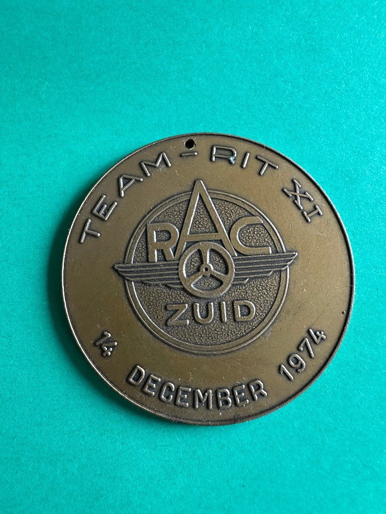 RAC Zuid Team-Rit 1974 badge bordje logo voor een oldtimer, Ophalen of Verzenden, Gebruikt, Gebruiksvoorwerp