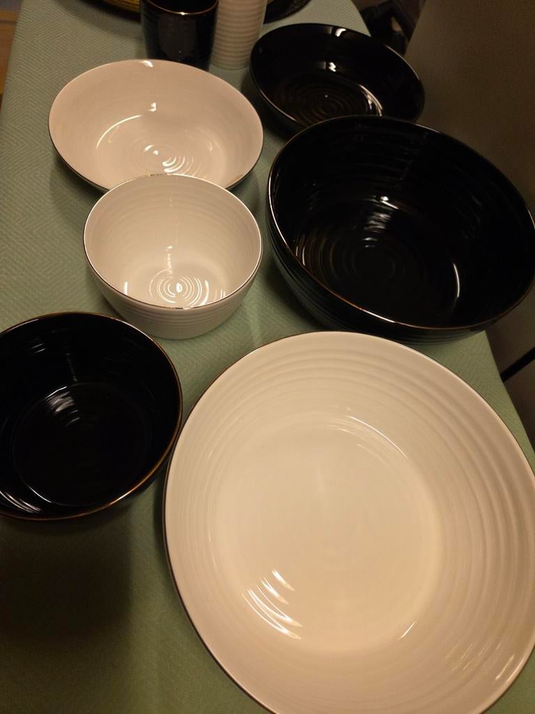 8 delig servies zwart/wit met goud, Ophalen, Porselein, Overige stijlen, Bord(en)