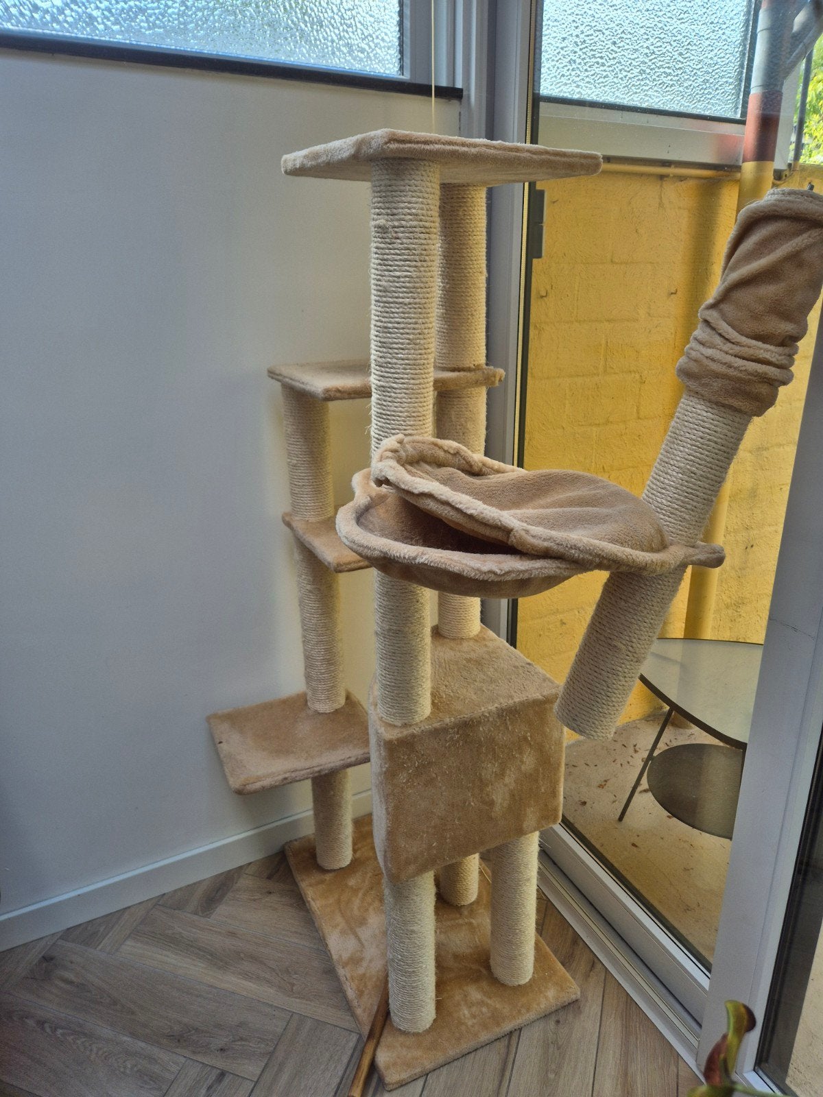 Kattentoren, Ophalen, Krabpaal