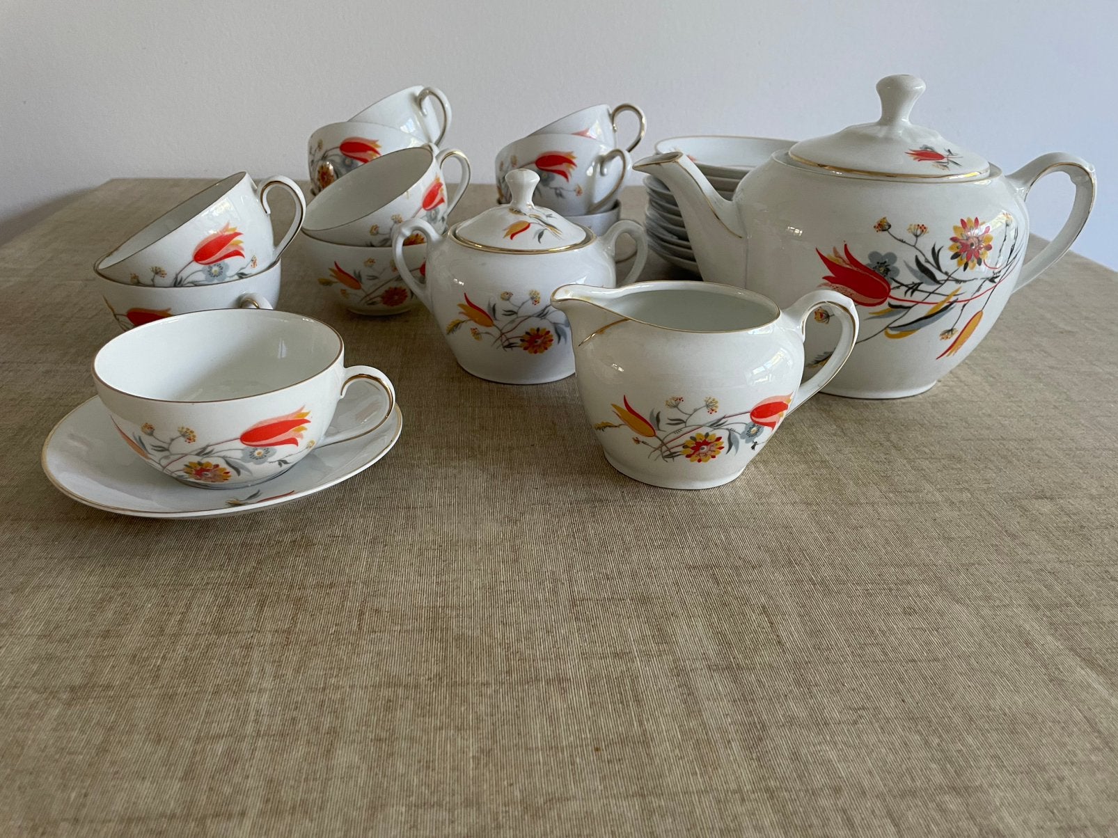 Vintage theeservies met oranje tulpen en gouden randje, Ophalen, Overige stijlen, Kop(pen) en/of Schotel(s)