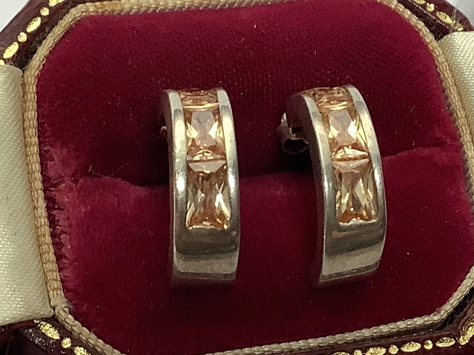 PRACHTIGE ZILVER OORKNOPPEN MET FACET GESLEPEN EDELSTENEN, Sieraden, Tassen en Uiterlijk, Ophalen of Verzenden, Zilver, Oorbellen