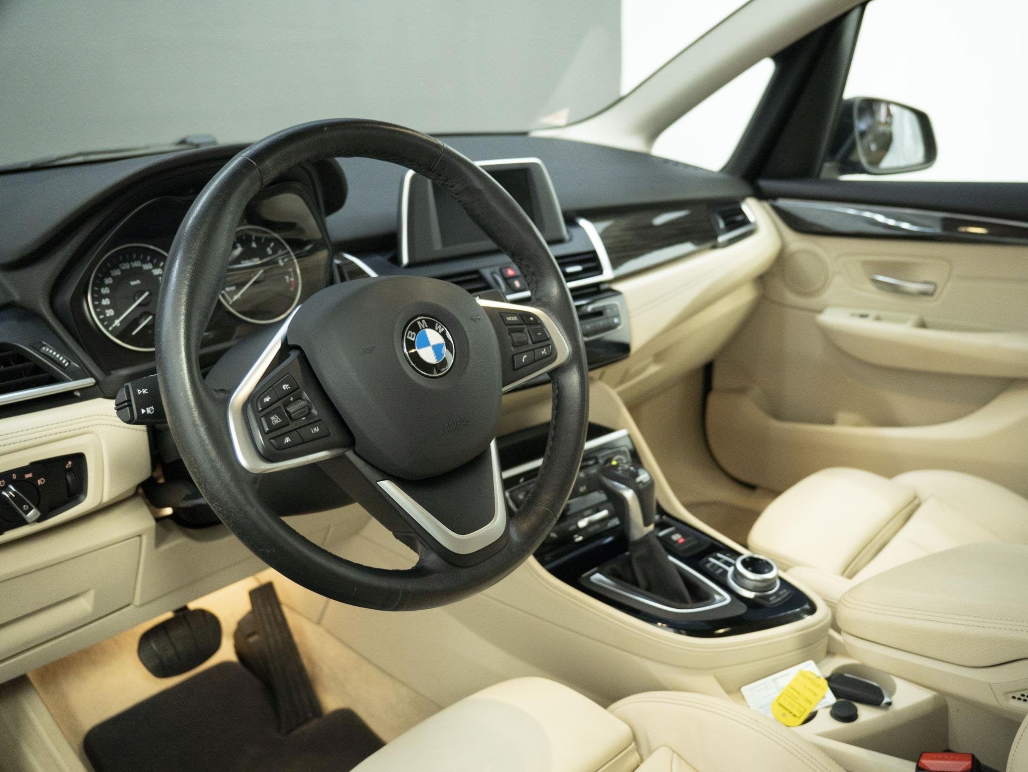 BMW 2-serie Active Tourer 225xe iPerformance High Executive, Auto's, Automaat, 8 kWh, Gebruikt, Euro 6