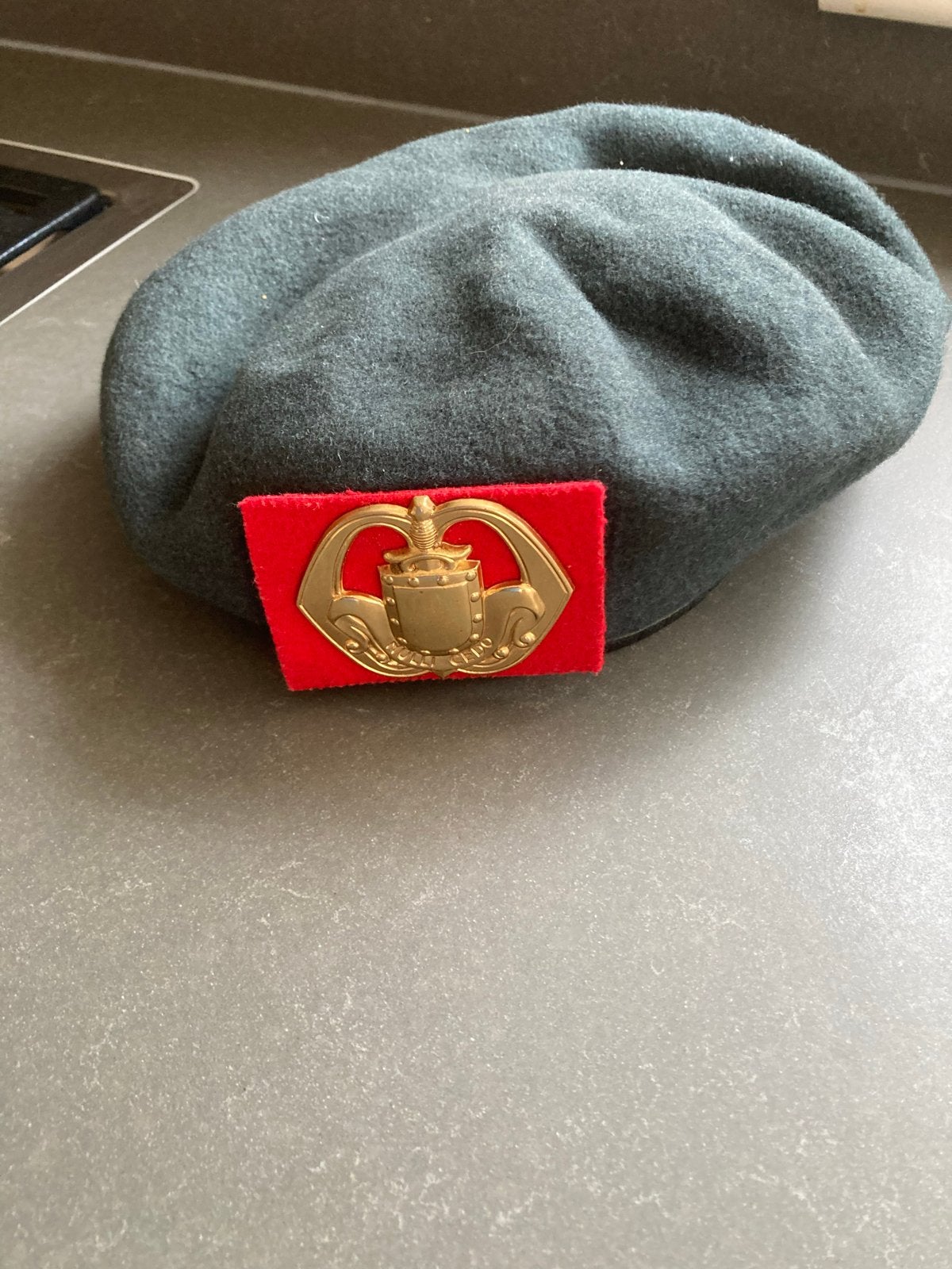 Baret maat 57 - Ministerie van Defensie KPU-bedrijf, Verzamelen, Gebruikt, W, Ophalen of Verzenden, W
