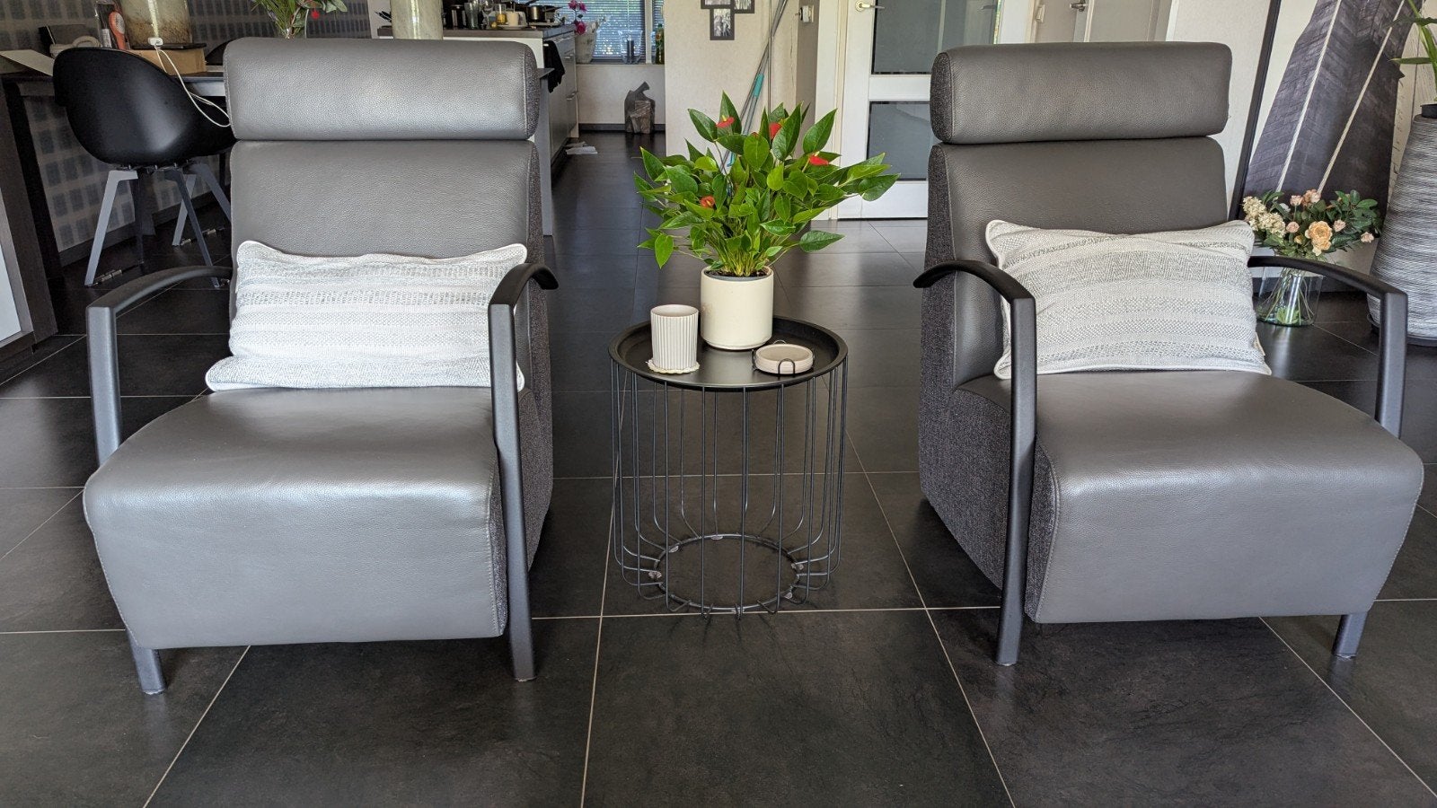 Set van 2 Montèl "Sue Plus" designfauteuils (hoge rug), Huis en Inrichting, Ophalen, Zo goed als nieuw, 75 tot 100 cm, Leer