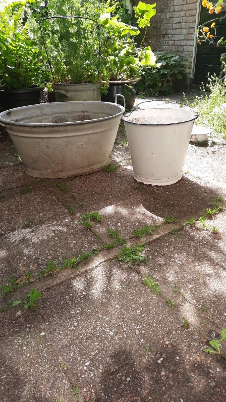 Zinken teil en emaille emmer, Tuin en Terras, Bloembakken en Plantenbakken, Gebruikt, Ophalen of Verzenden, Metaal, 30 tot 60 cm