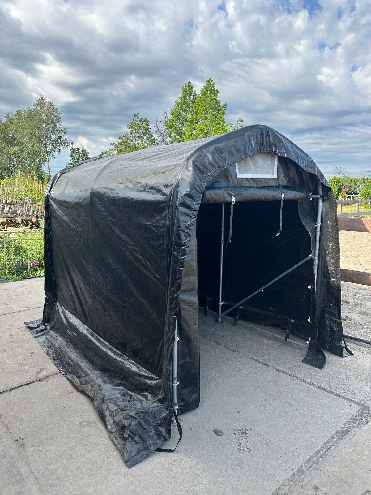 Motortent met grote opbergruimte en oprolbare deur, Ophalen, Gebruikt