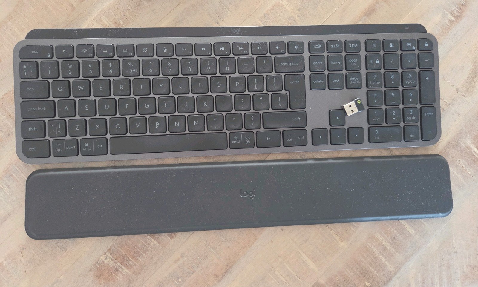 Logitech toetsenbord draadloos, Computers en Software, Draadloze ontvanger, Ophalen of Verzenden, Zo goed als nieuw, Draadloos