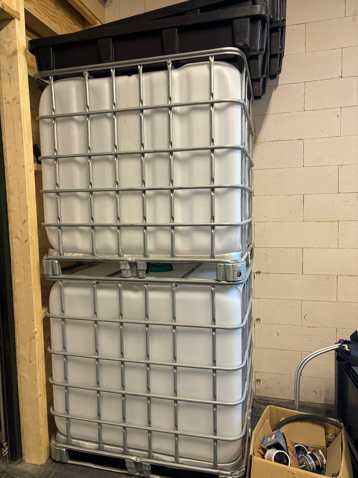 3 IBC tanks met metalen rek, Ophalen, Kunststof, Ibc, Met kraantje