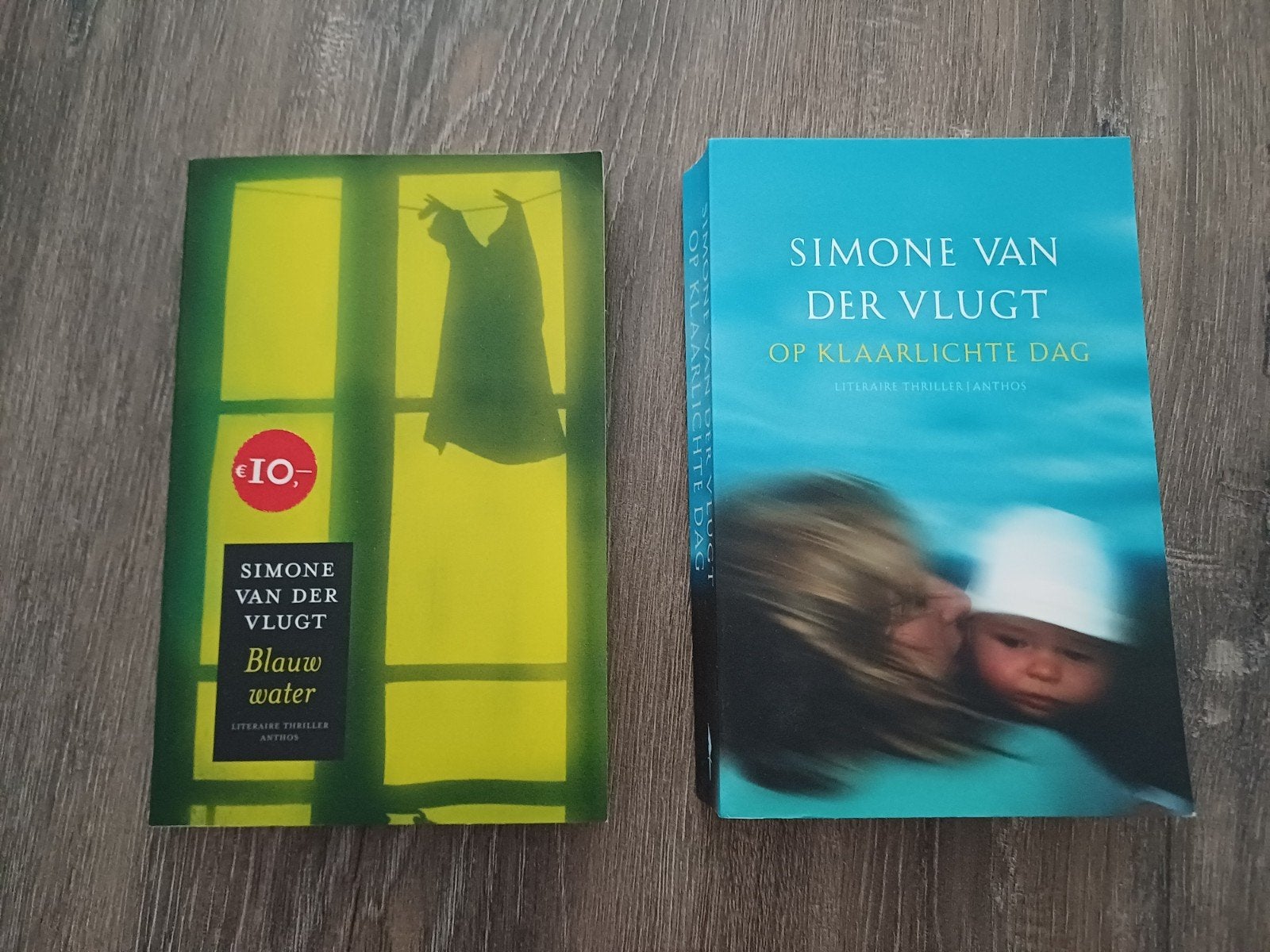 2x Simone van der Vlugt, Ophalen of Verzenden, Gelezen