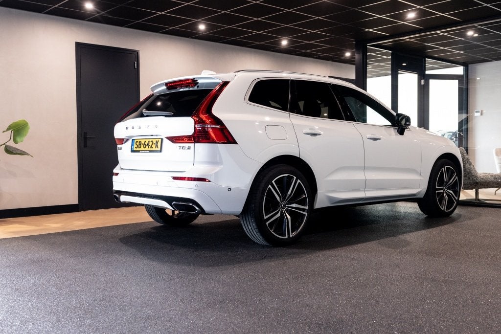 Volvo XC60 2.0 T8 AWD R-Design | B&W | 360 Cam | Stoelventil, Auto's, 12 maanden, Gebruikt, Wit, Bedrijf