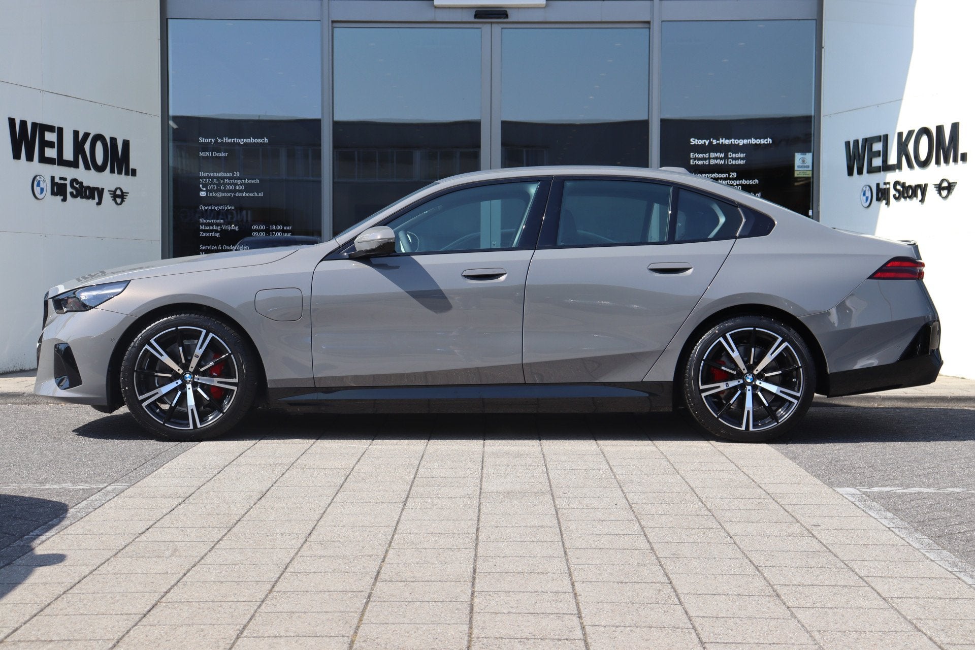 BMW 5 Serie 530e M Sport Automaat / Trekhaak / M Sportonders, Auto's, Automaat, Achterwielaandrijving, Zwart, 4 cilinders