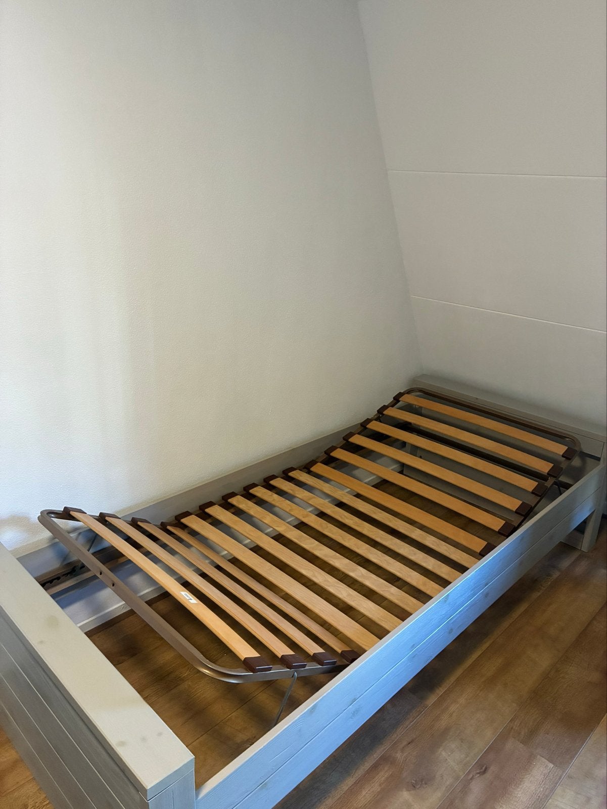 Complete kamer: bed, nachtkastje, kledingkast, bureau, Ophalen, Gebruikt, Jongetje of Meisje