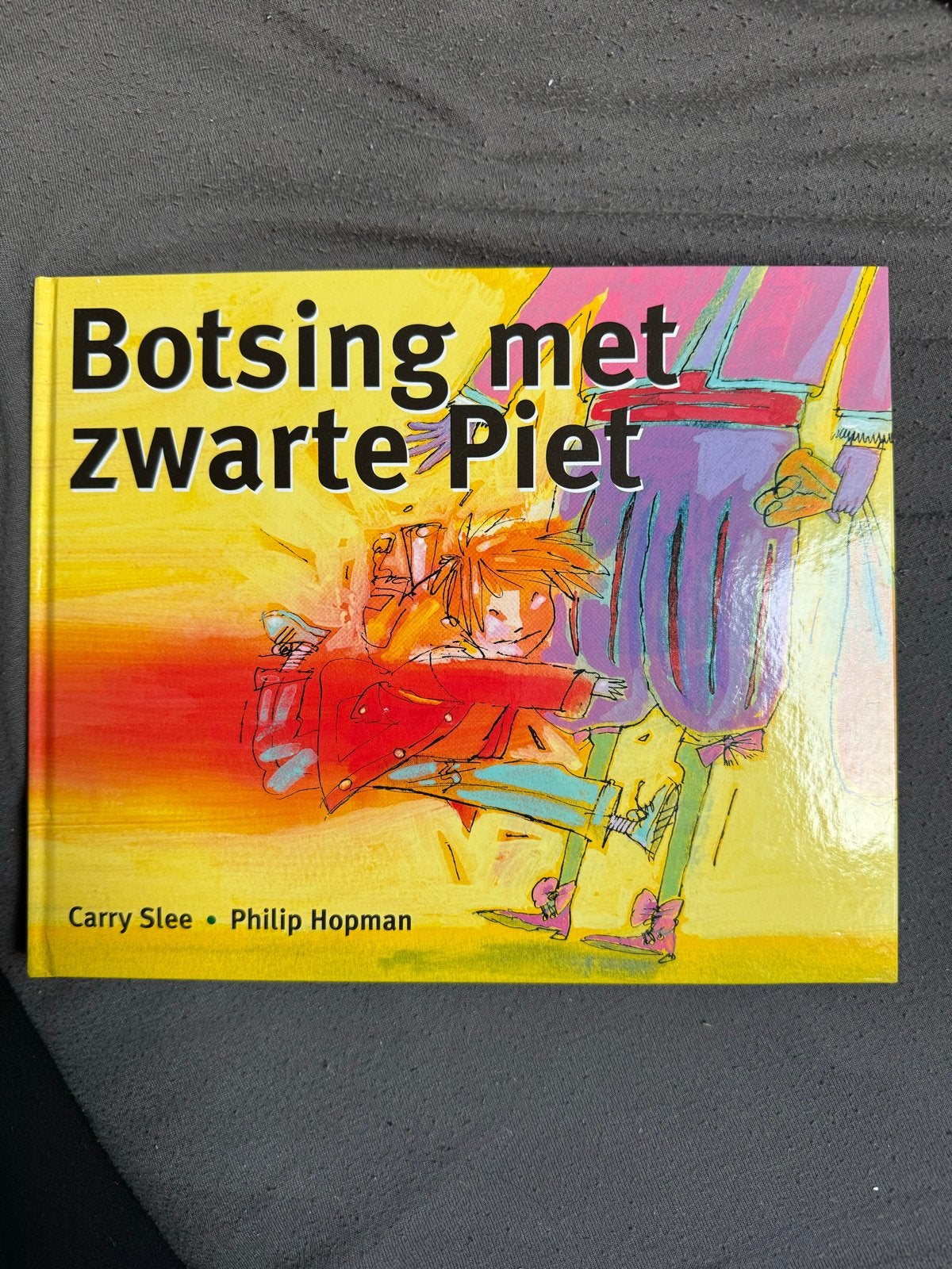 Botsing met Zwarte Piet - Carry Slee & Philip Hopman, Boeken, Ophalen of Verzenden, Zo goed als nieuw, Fictie algemeen