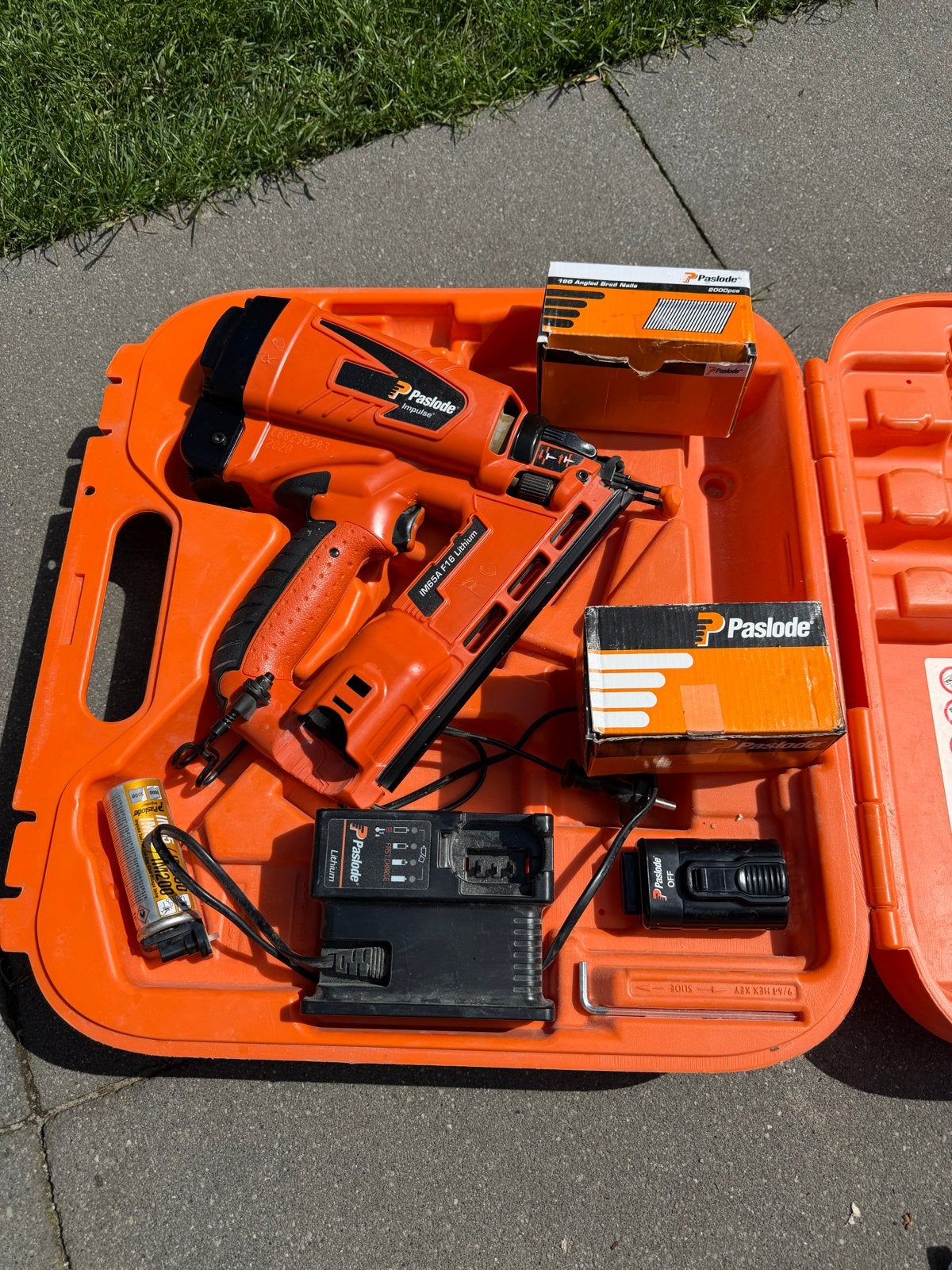 Paslode IM65A F16 Lithium tacker met toebehoren, Ophalen, Gebruikt