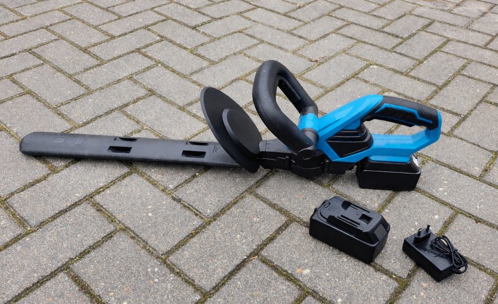 Nieuwe heggenschaar, compleet met 2 accu`s en lader, Ophalen of Verzenden, Nieuw, Accu