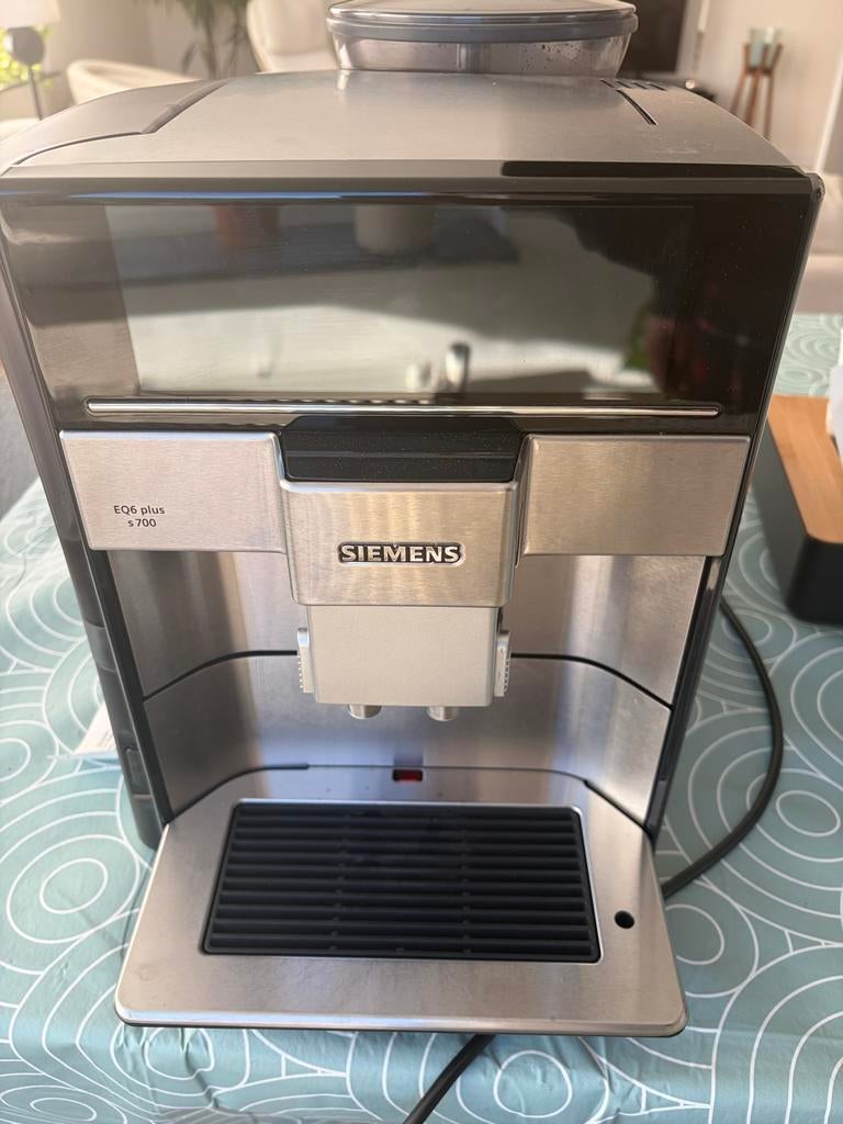 Siemens koffiemachine EQ6 Plus S700, Witgoed en Apparatuur, Koffiezetapparaten, Afneembaar waterreservoir, 10 kopjes of meer, Koffiemachine