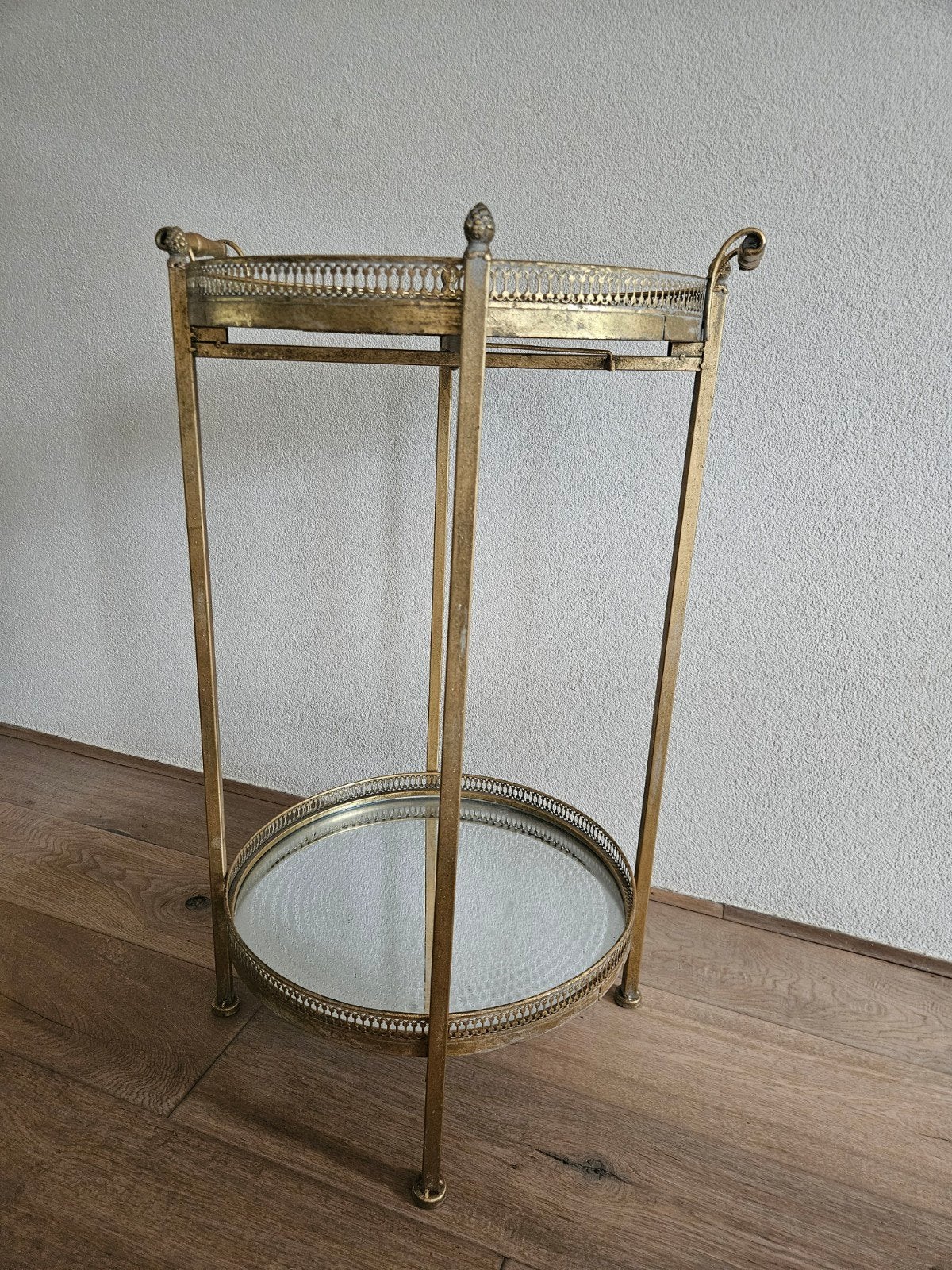 Gouden bijzettafel met spiegelbladen van melting pot, Minder dan 55 cm, Gebruikt, Metaal of Aluminium, Rond