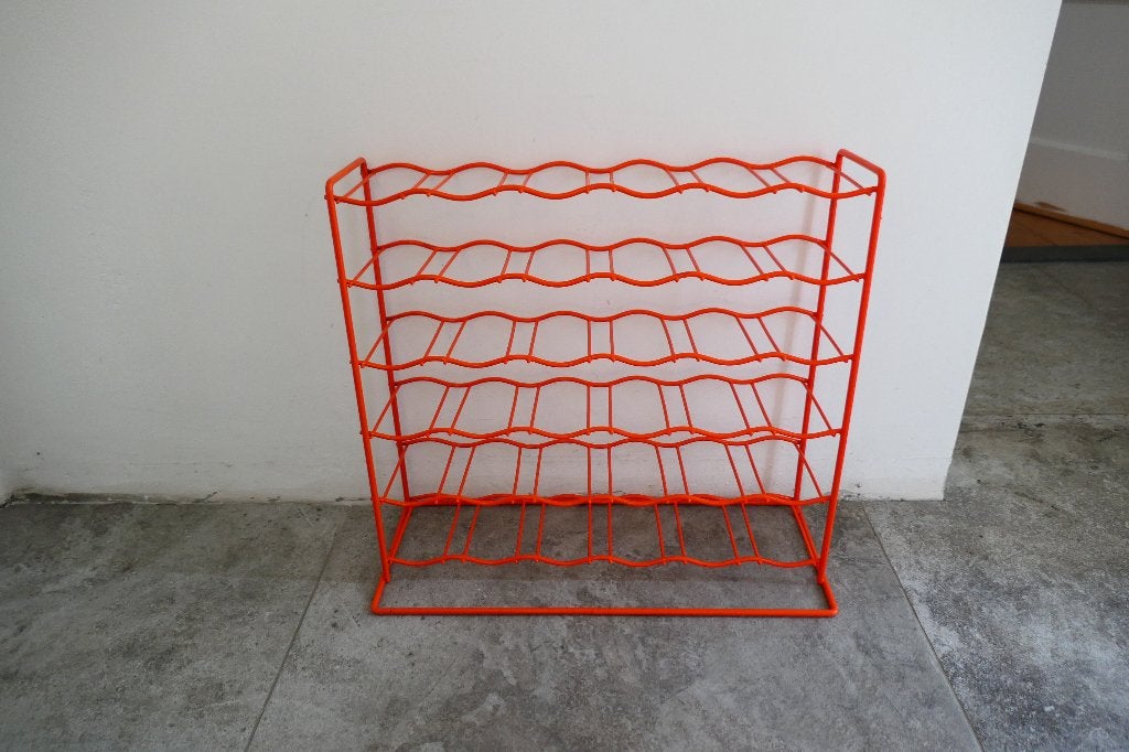 Vintage Tomado oranje draadstaal wijnrek 36 flessen., Huis en Inrichting, Woonaccessoires | Wijnrekken, Ophalen, 50 – 75, Zo goed als nieuw