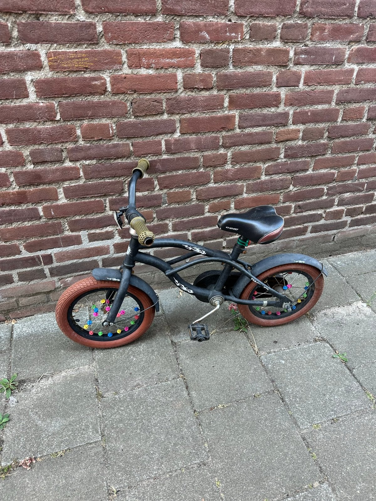 Stoere zwarte kinderfiets met brede banden, Ophalen, Gebruikt, Terugtraprem, Minder dan 16 inch