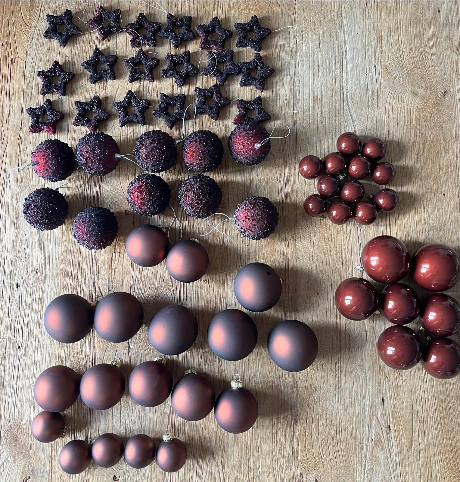 Kerstballen en sterren bordo/bruin, Diversen, Ophalen, Zo goed als nieuw