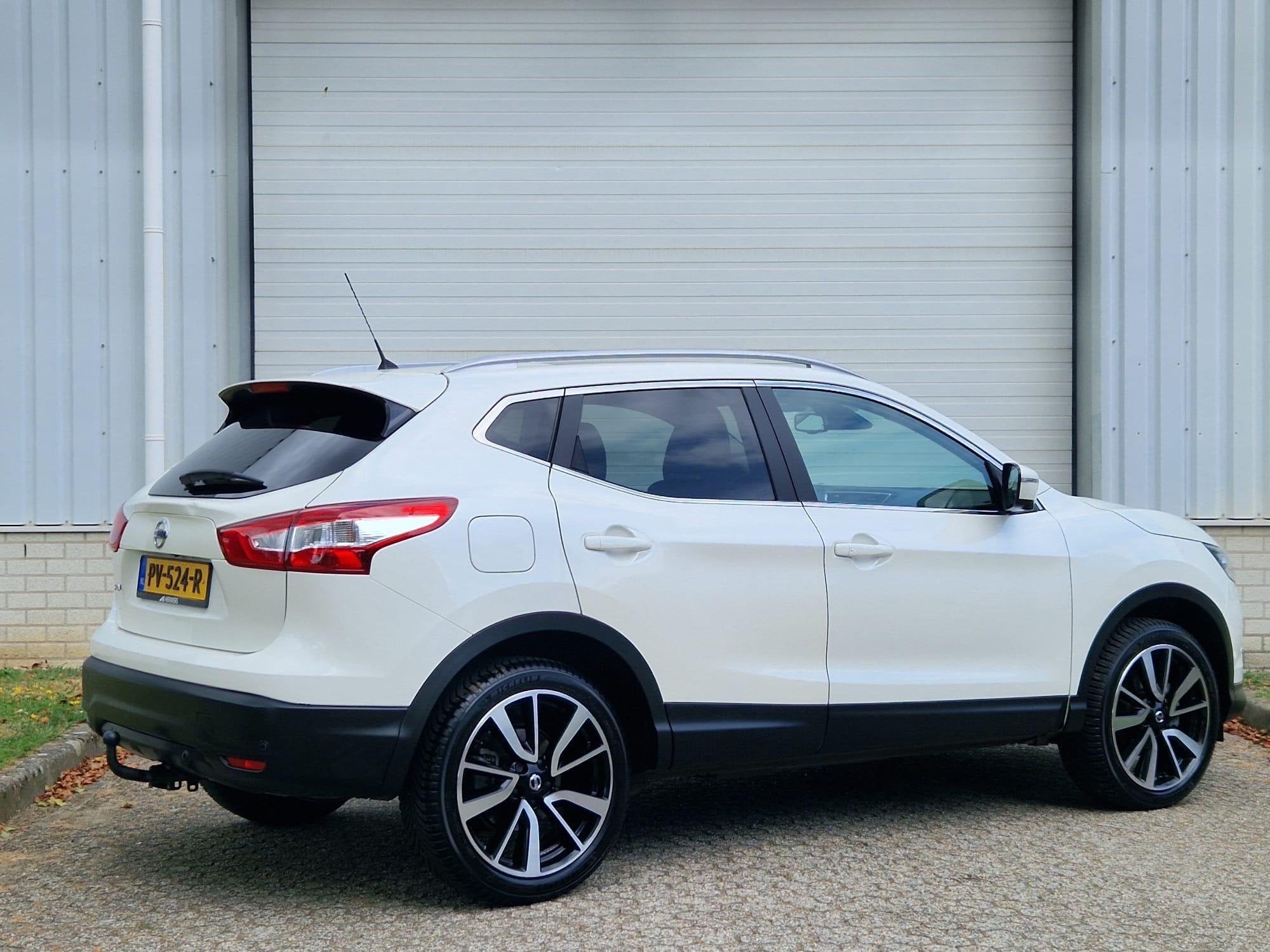 Nissan Qashqai 1.6 Tekna / Pano / Trekhaak( 1500KG ) / All S, Voorwielaandrijving, Automatische klimaatregeling, 1618 cc, Gebruikt