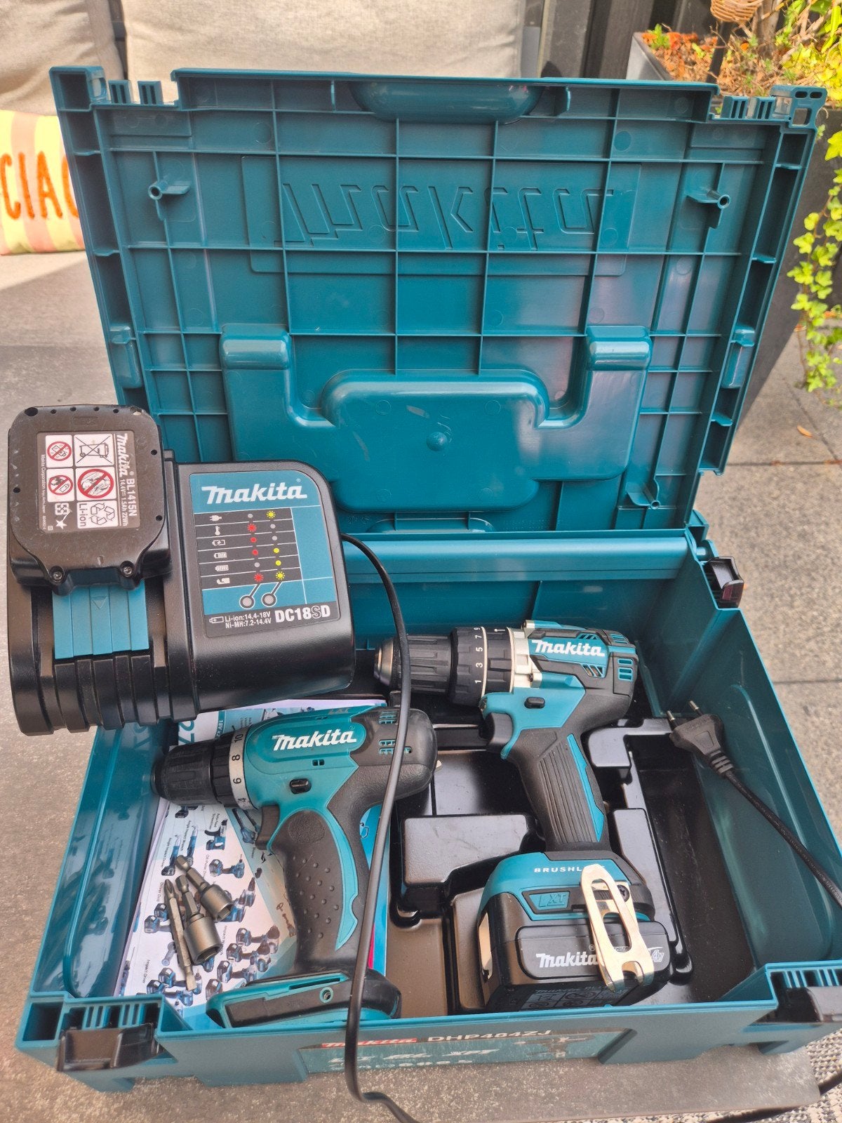 Makita Boormachine Set - 2 Boormachines, Accu, Oplader, Kist, Ophalen, Zo goed als nieuw, Boormachine