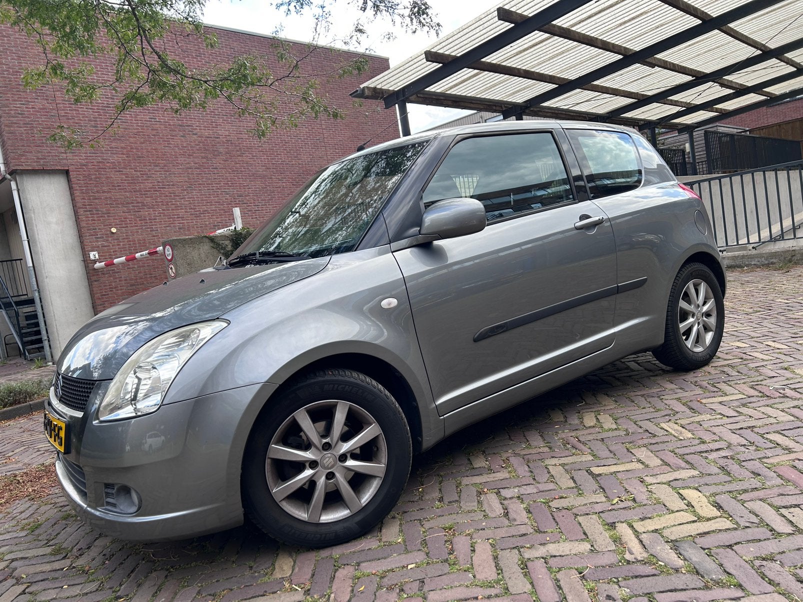 Suzuki Swift 1.3 3D 2007 Grijs, Auto's, Stof, 31 €/maand, Swift, Origineel Nederlands