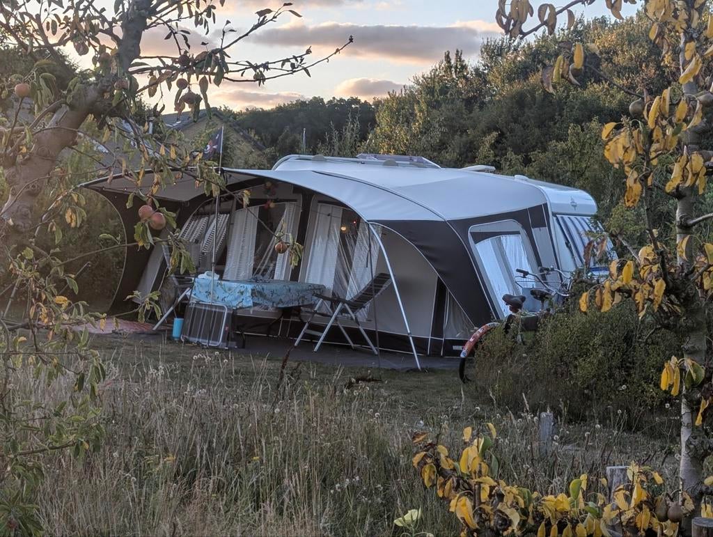 Hobby excellent easy 450 ub incl nieuwe voortent en inboedel, Vast bed, Hobby, Particulier, Tot en met 4