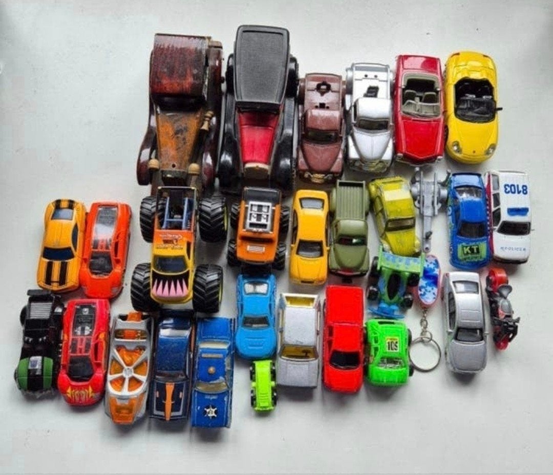 Grote partij miniatuur auto's en fingerboards, Ophalen, Gebruikt