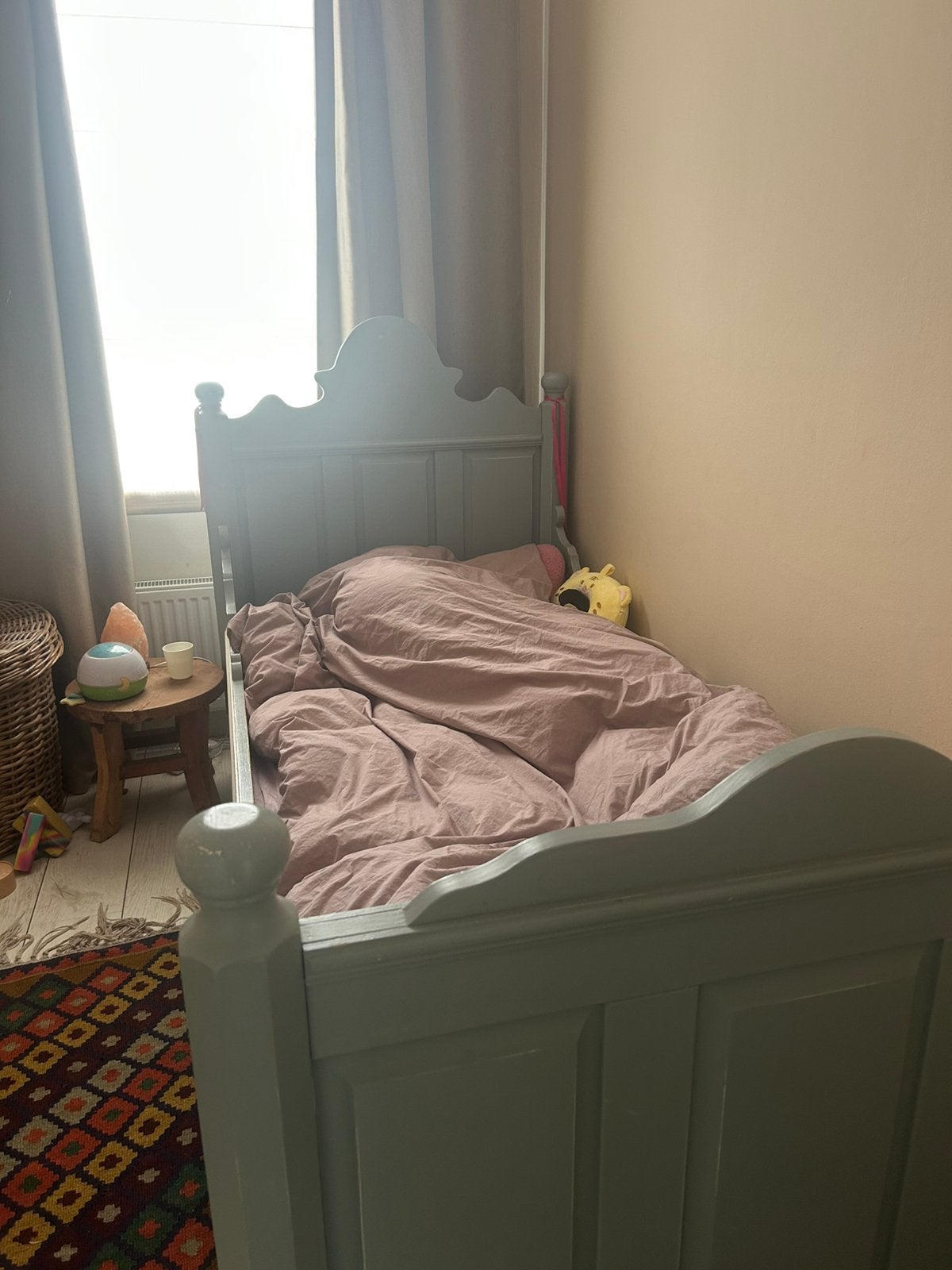 Eenpersoons meisjesbed prinsessenbed hout, Ophalen, 85 tot 100 cm, Zo goed als nieuw, Lattenbodem