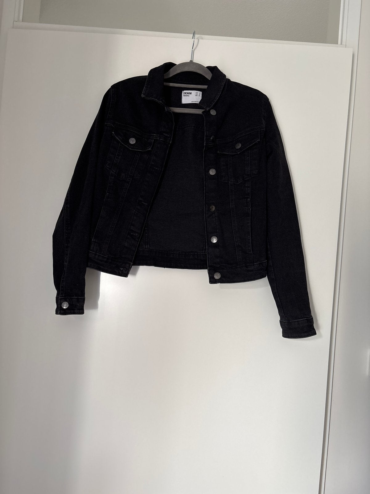 Bershka Zwart Denim Jasje Maat M, Ophalen of Verzenden, Zo goed als nieuw, Maat 38/40 (M), Zwart