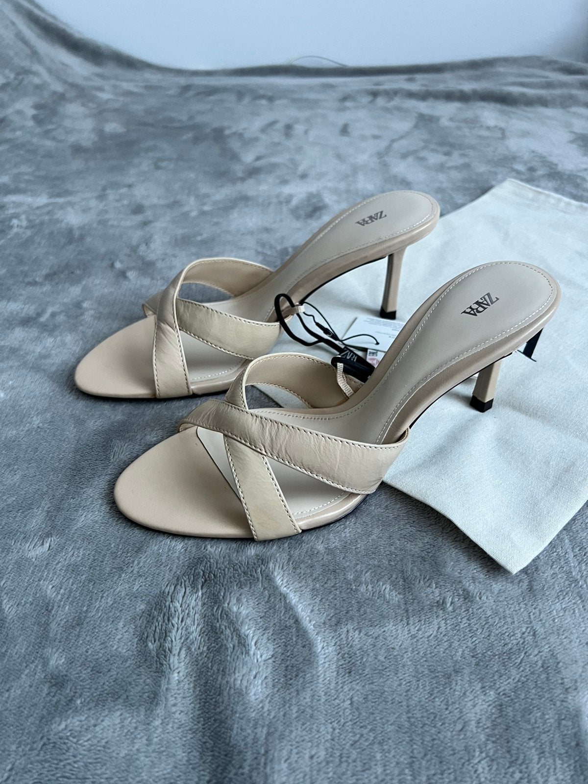 Zara hakken - maat 37 - nieuw, Beige, Nieuw, Sandalen of Muiltjes, Ophalen of Verzenden