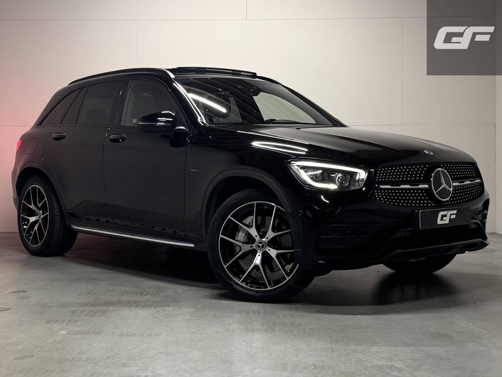 Mercedes GLC-klasse 300e 4MATIC AMG Pano Luchtvering Burmest, Auto's, Gebruikt, 4 cilinders, 320 pk, Leder en Stof