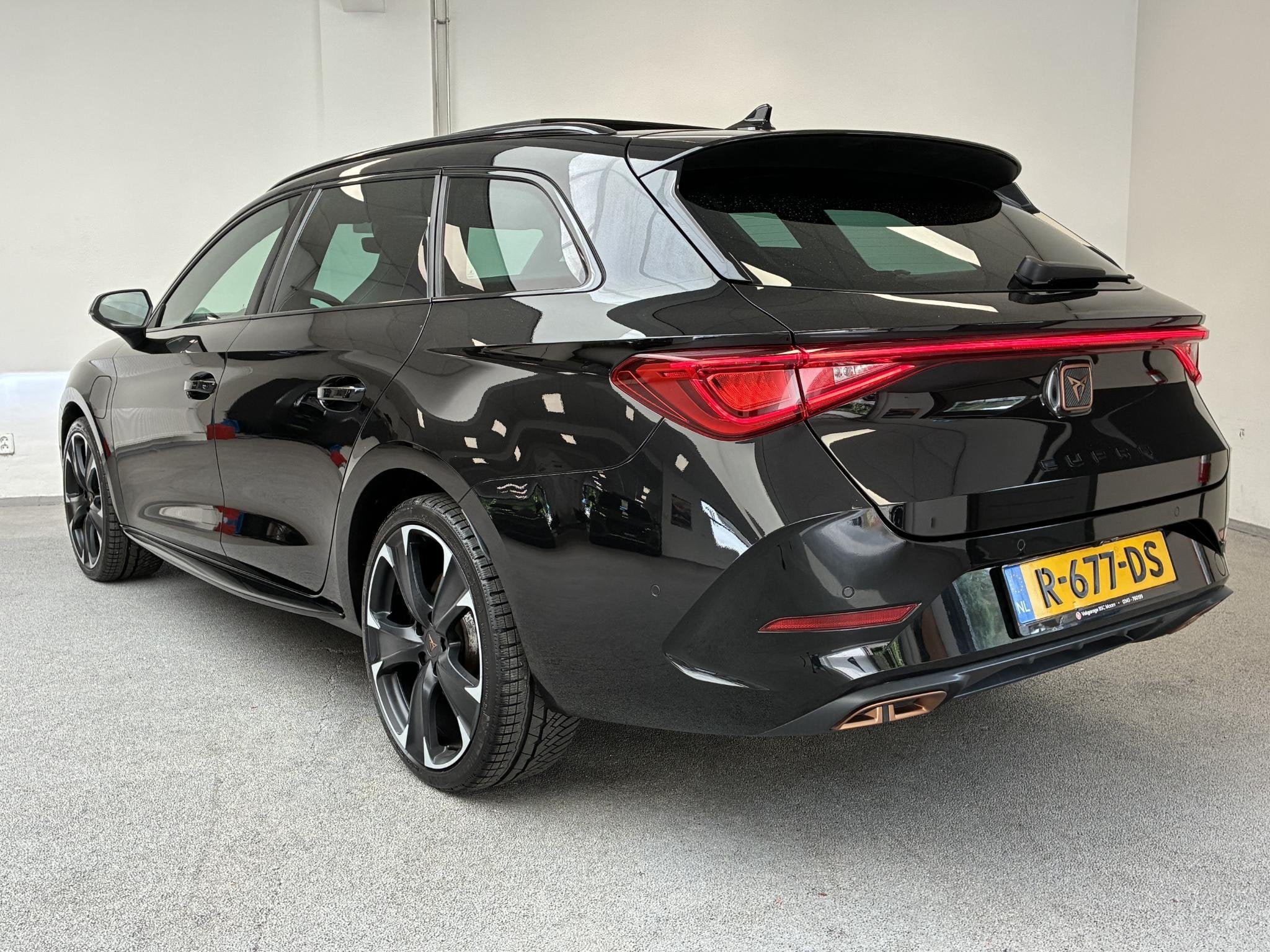 CUPRA Leon Sportstourer 1.4 e-Hybrid VZ Copper Edition | 94%, Auto's, Gebruikt, 4 cilinders, Leon, Zwart