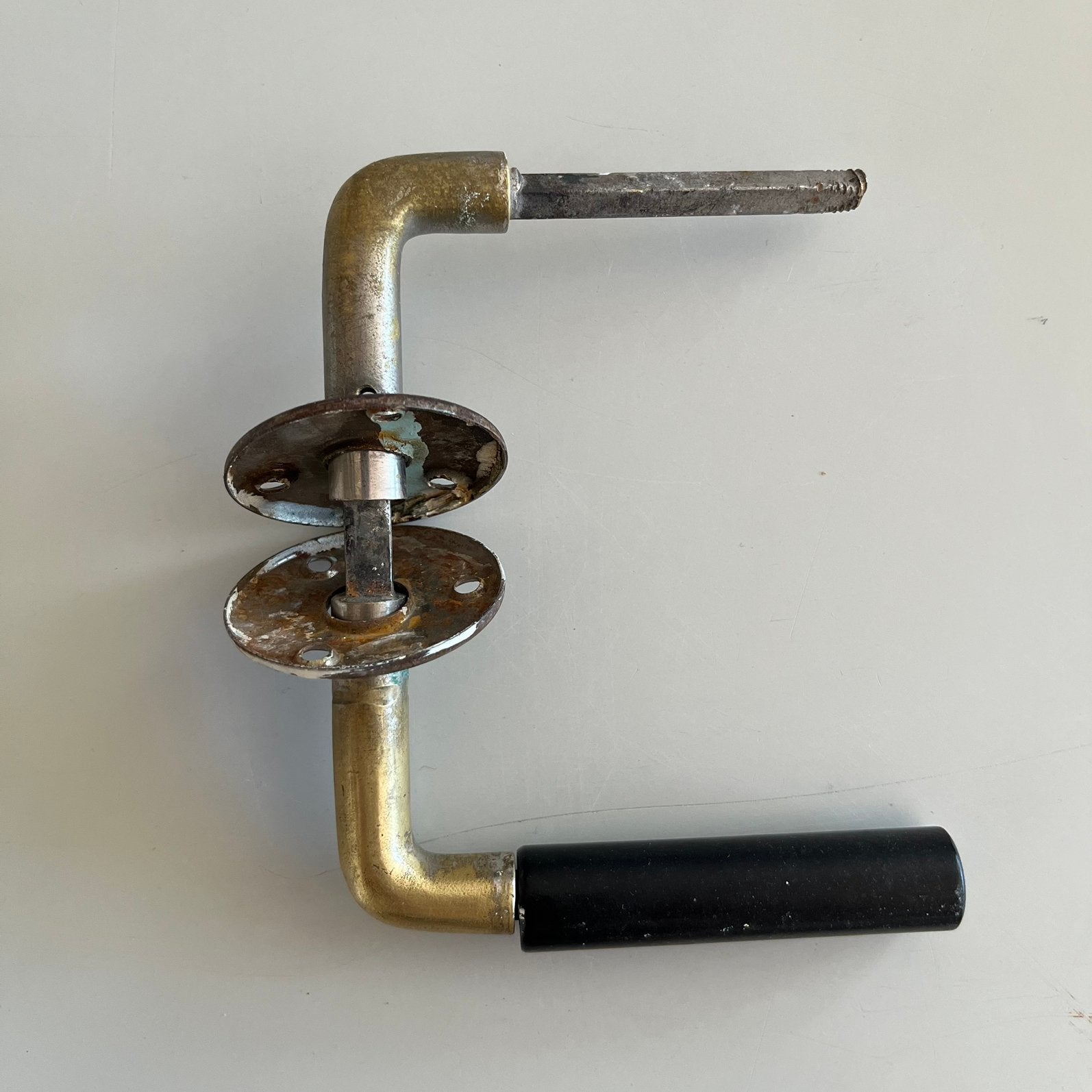 Vintage L-model deurklink Messing & Bakeliet (Jaren 30/50), Ophalen of Verzenden, Gebruikt, Koper of Messing, Klink of Kruk