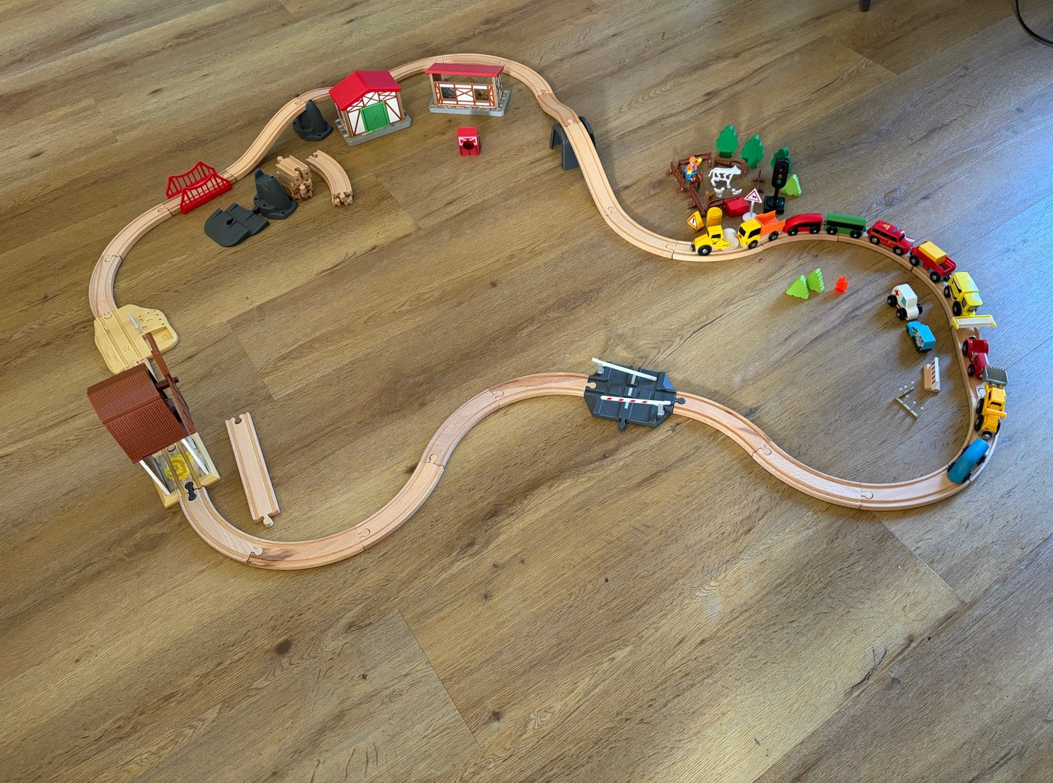 Grote houten treinbaan met accessoires, Ophalen of Verzenden, Zo goed als nieuw, Overige typen
